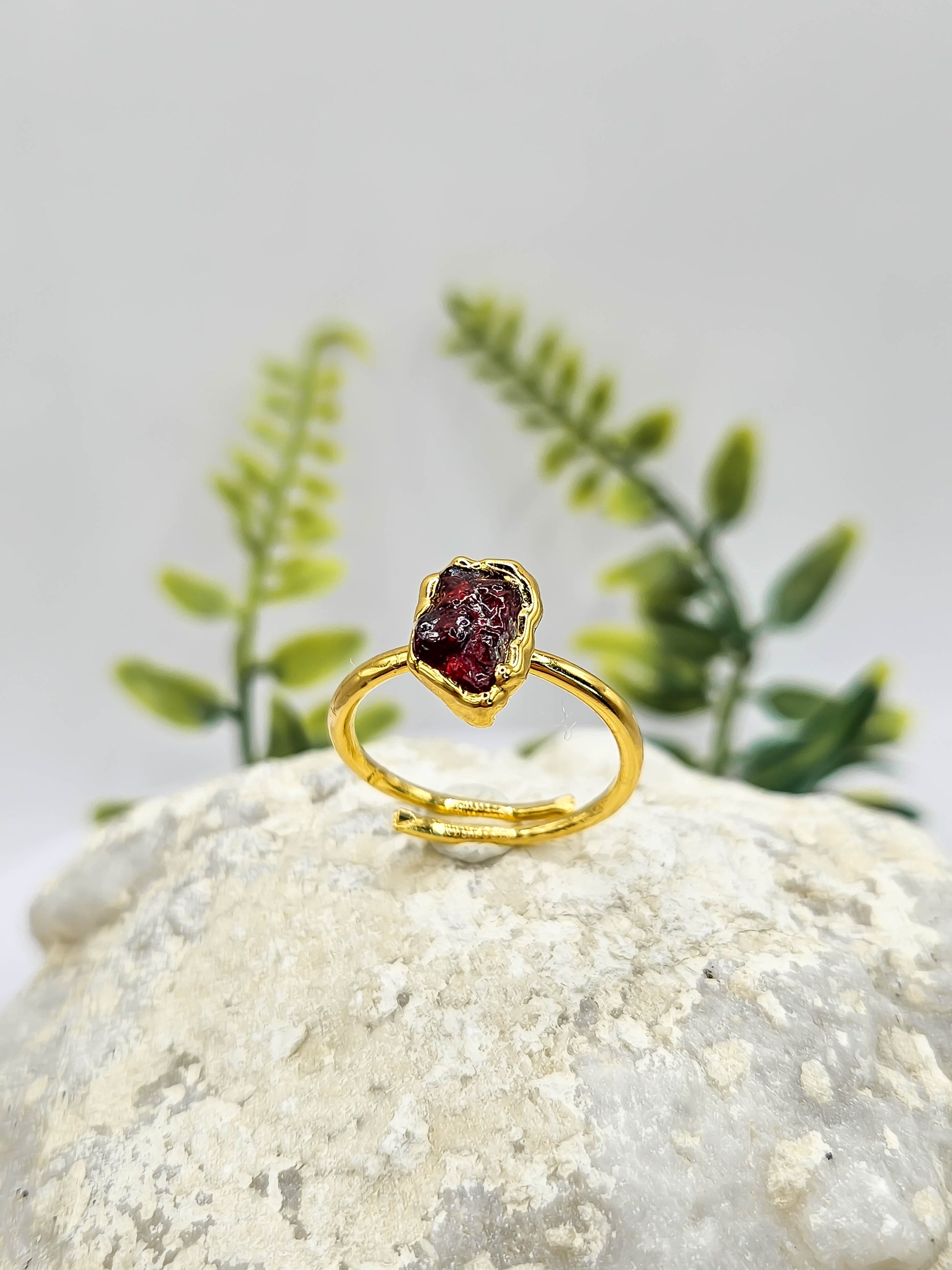 Bague Serena personnalisable avec pierre naturelle brute – JOYO Jewelry