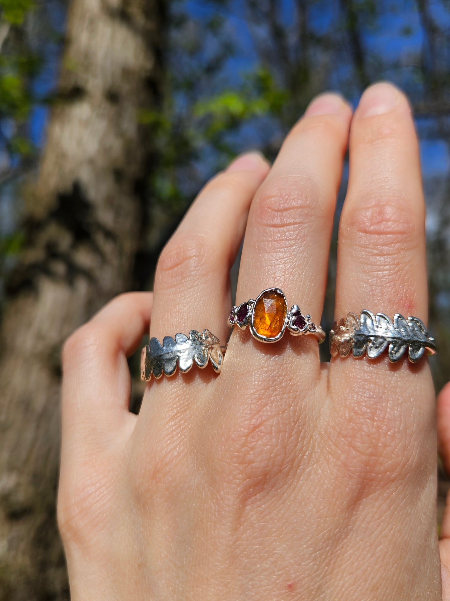 Bague Kyanite et pépites de rubis, argenté