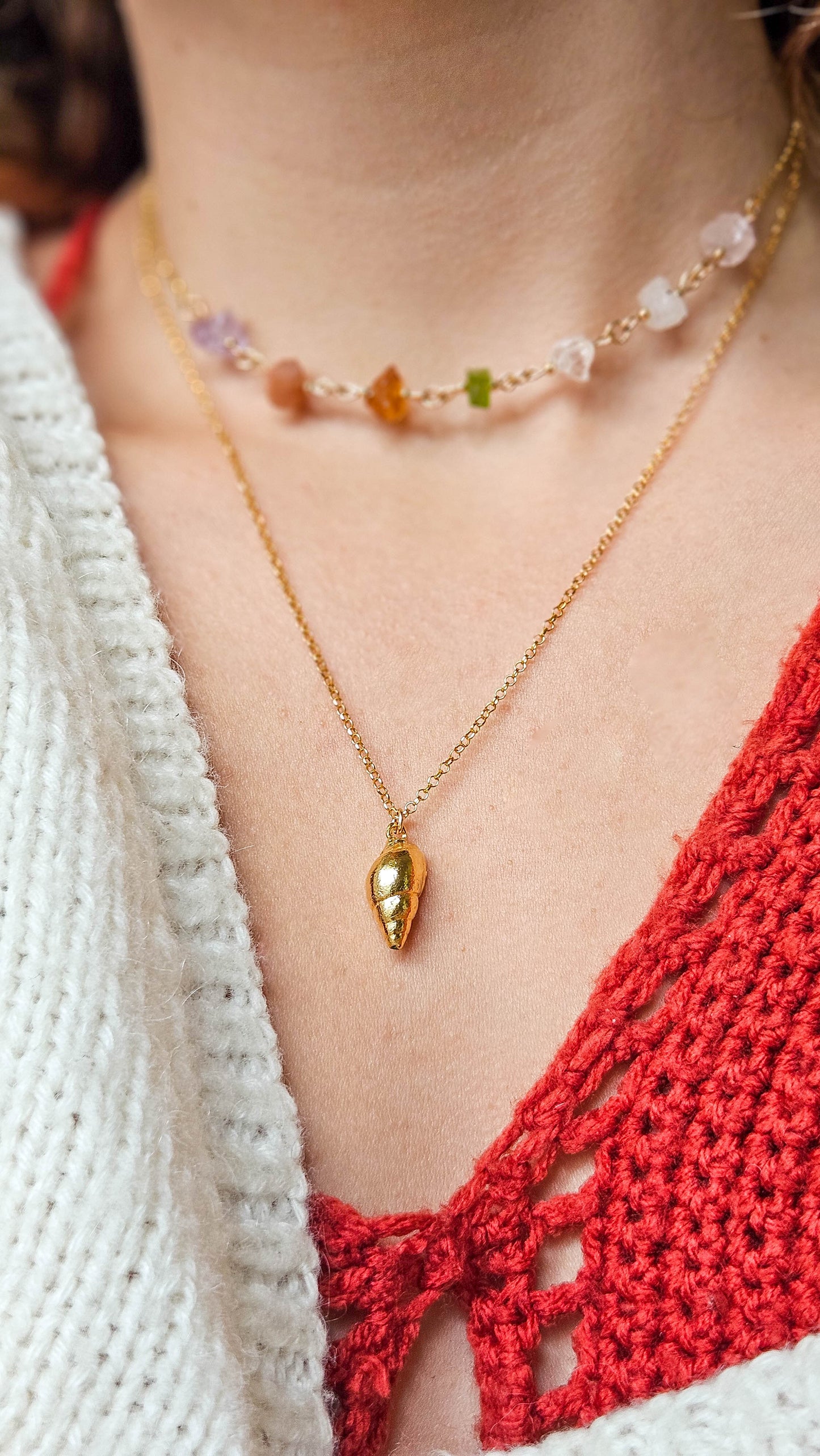 Petits coquillages dorés