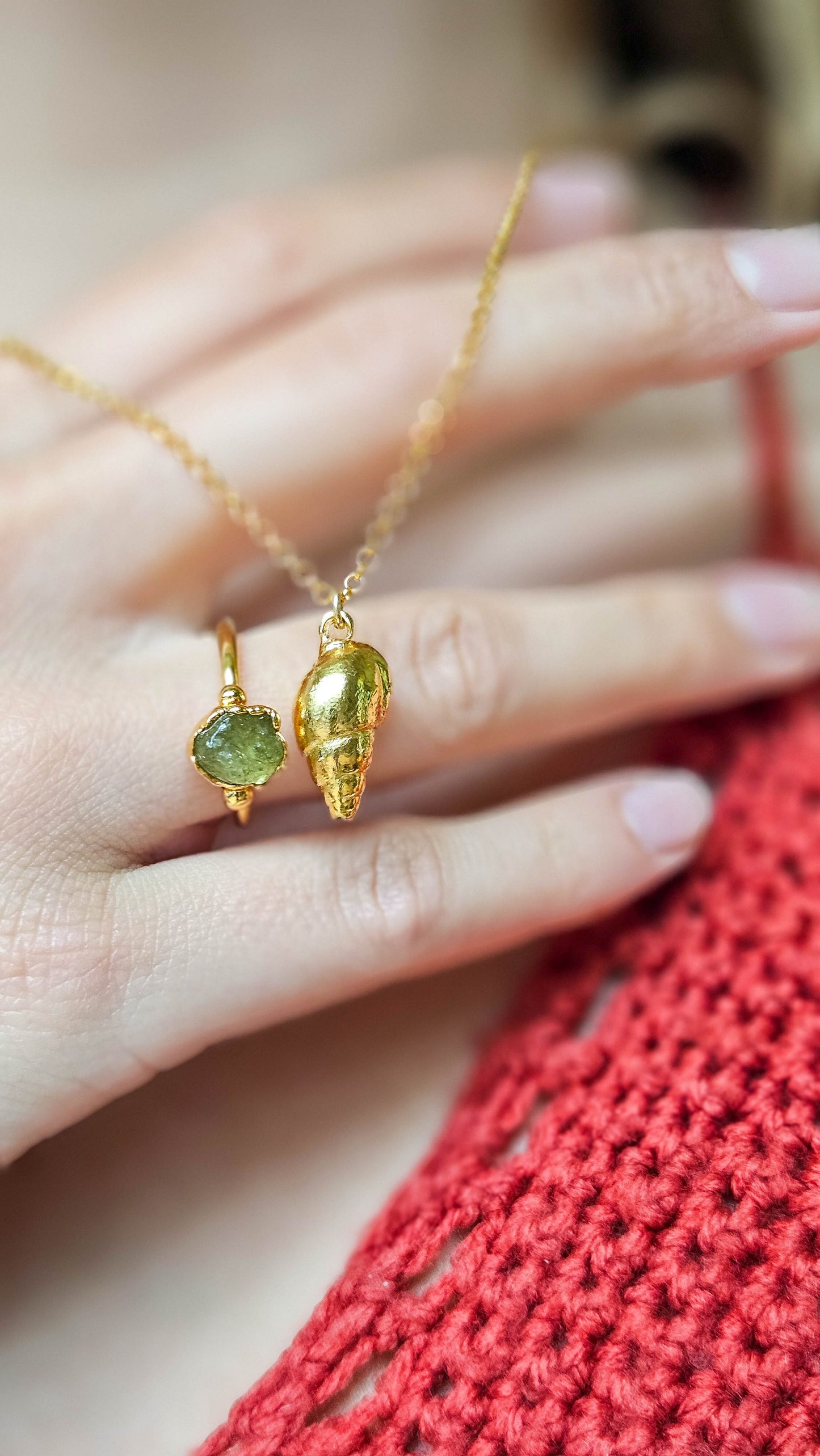 Petits coquillages dorés