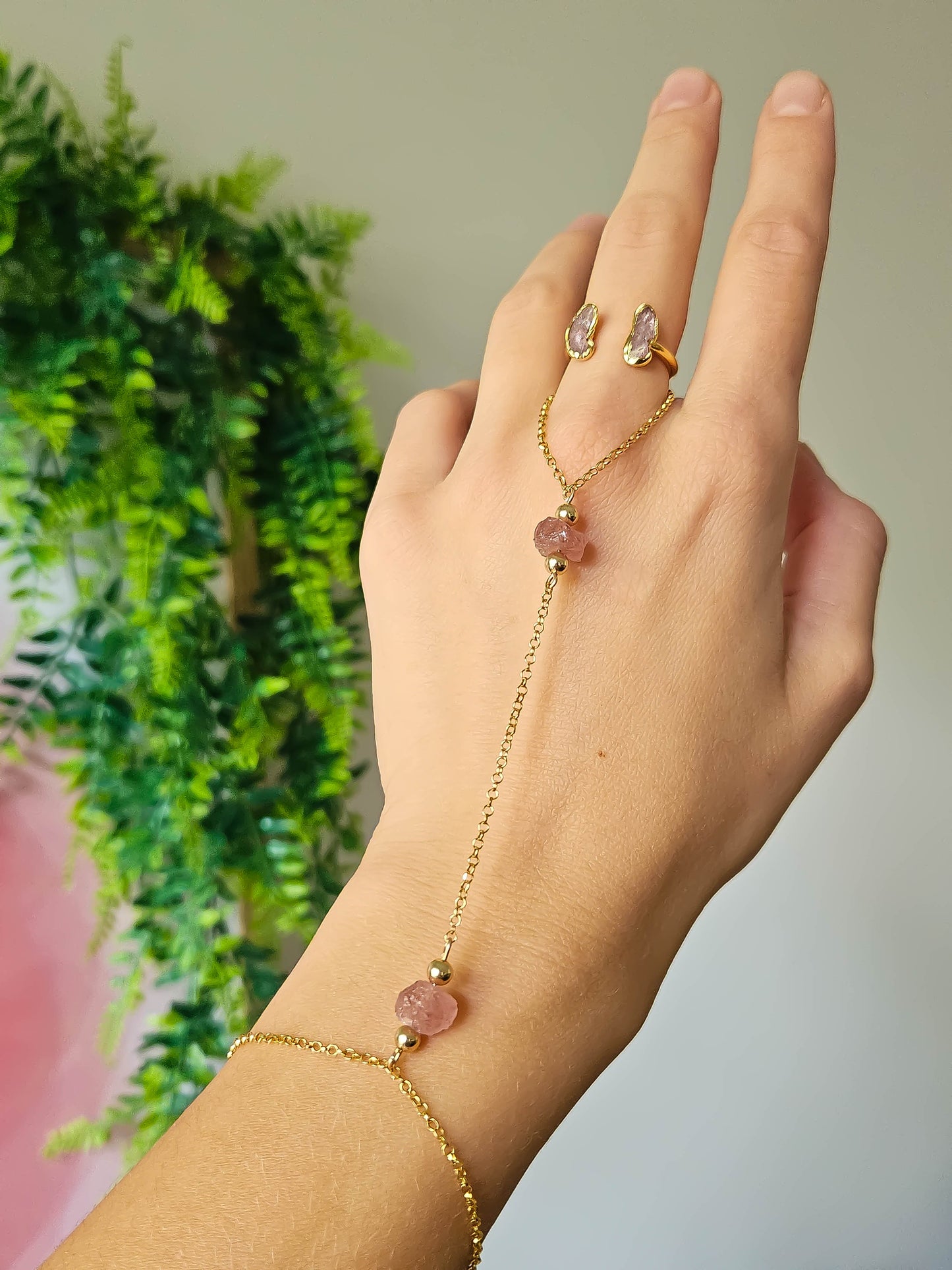 Bijou de main, doré