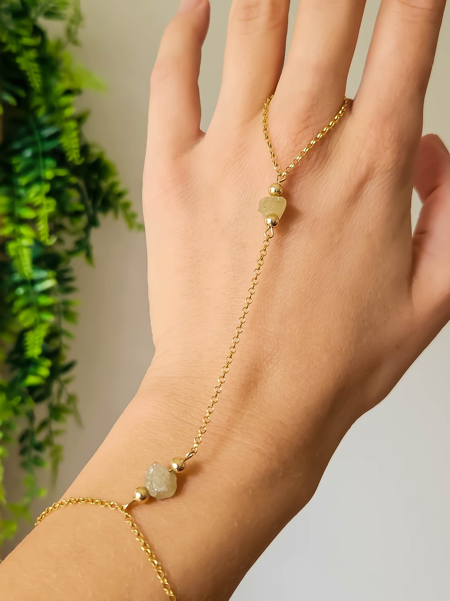 Bijou de main, doré