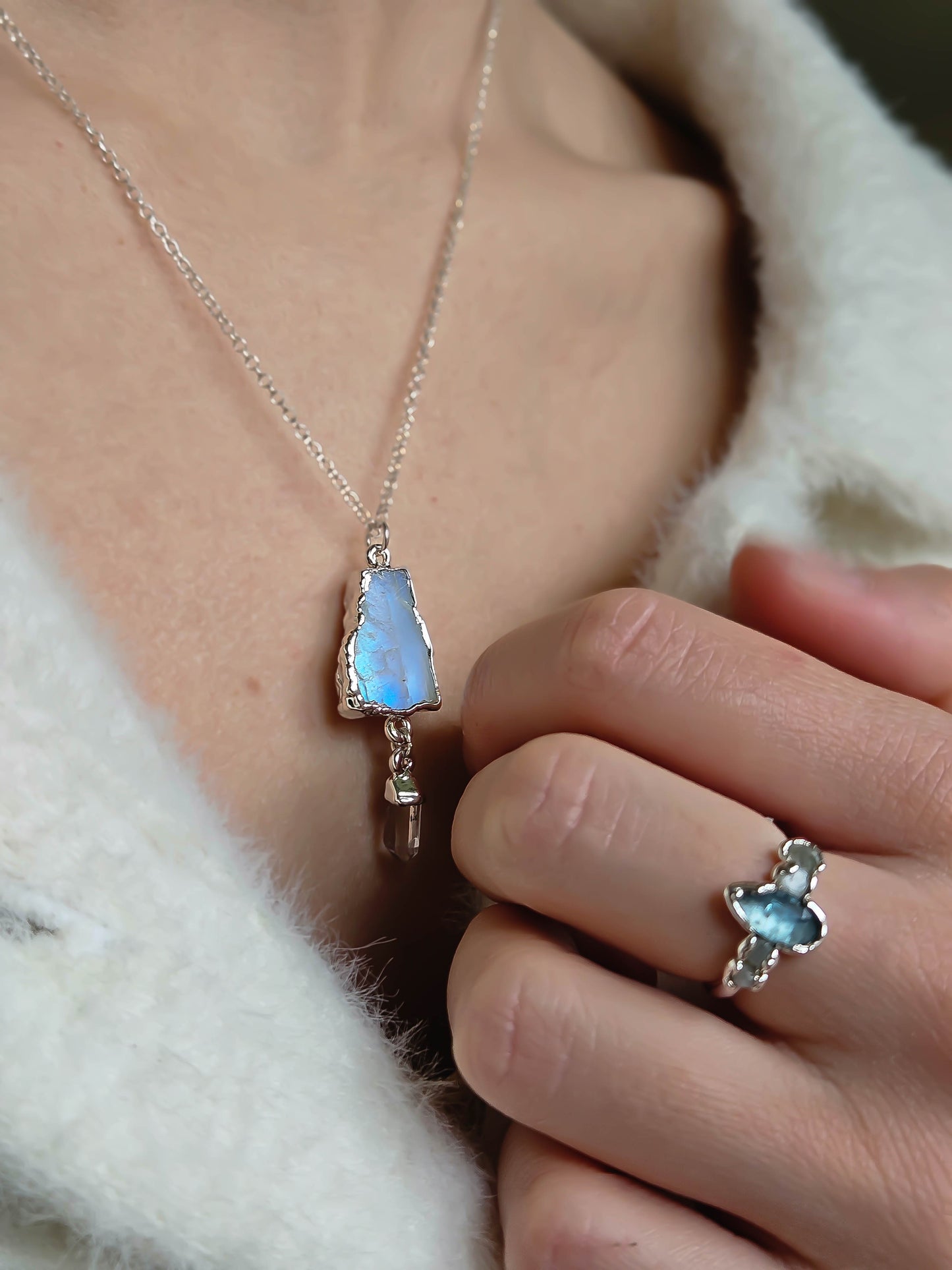 Collier Fragment Pierre de lune et pointe de Quartz