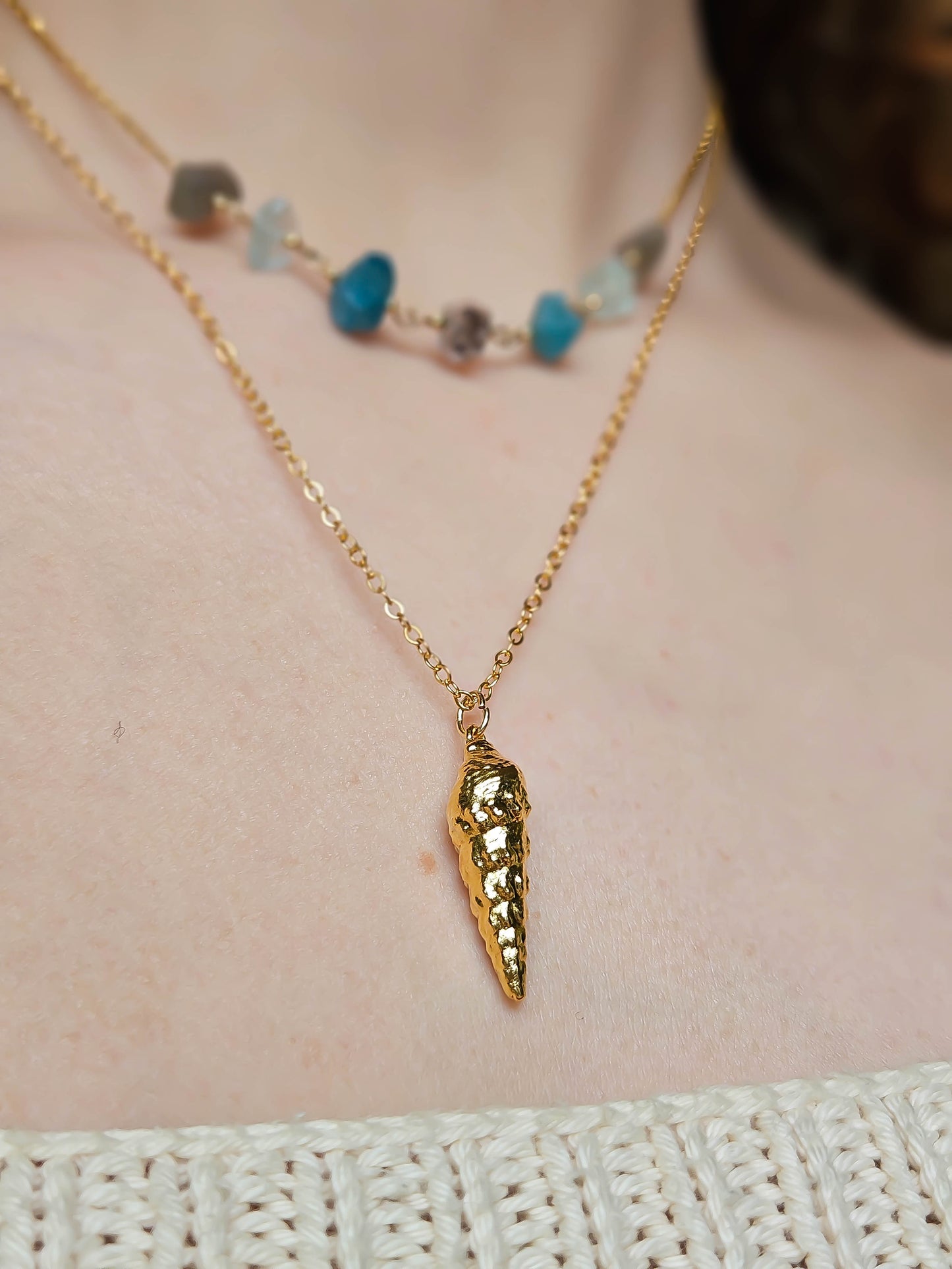 Petits coquillages dorés