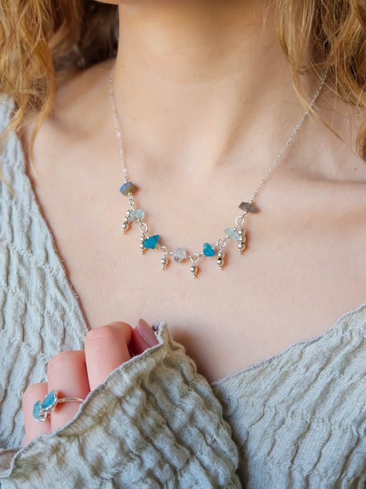 Collier Cascade en or avec pierres brutes naturelles