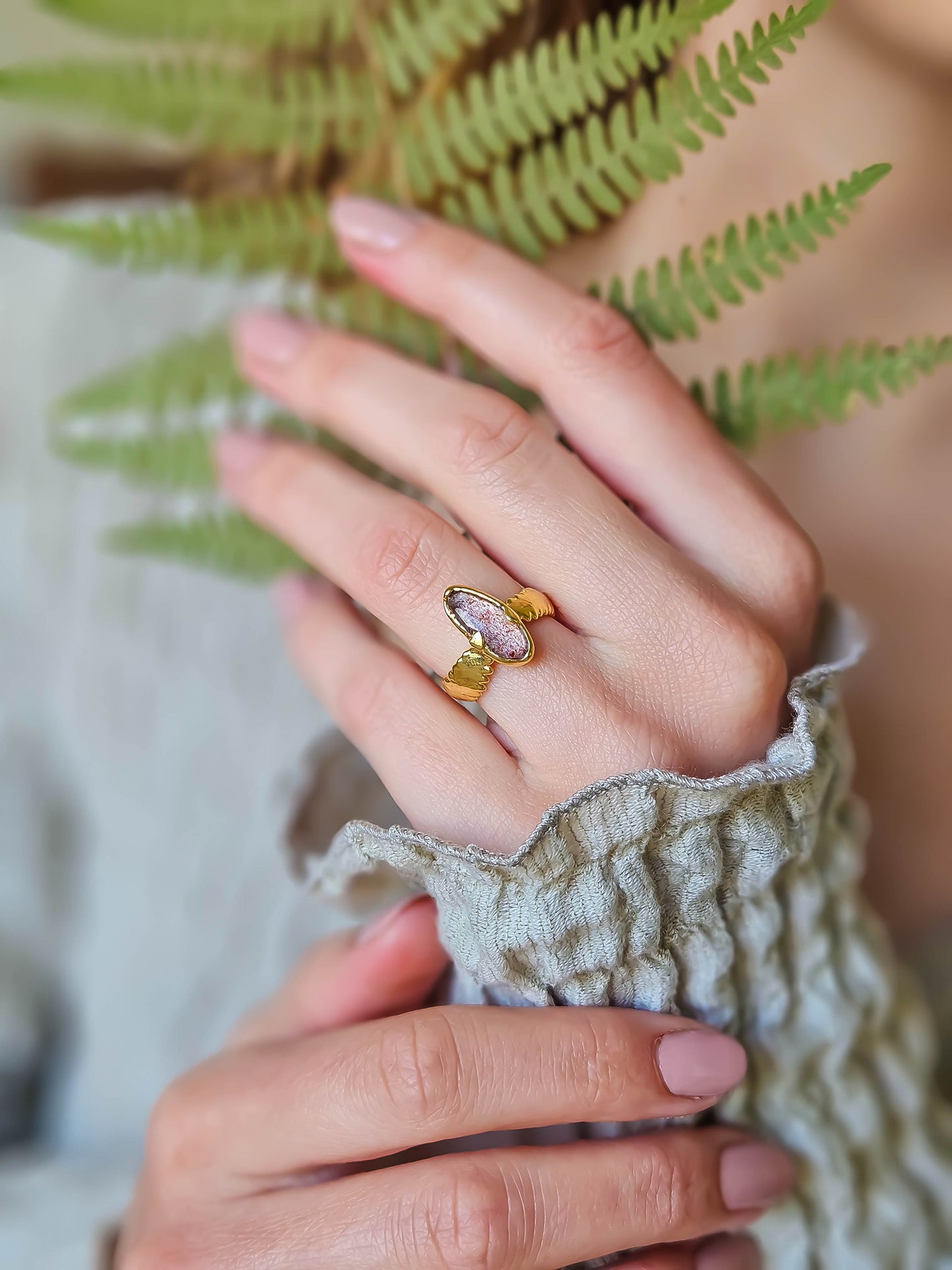 Bague Quartz fraise & fougère, dorée