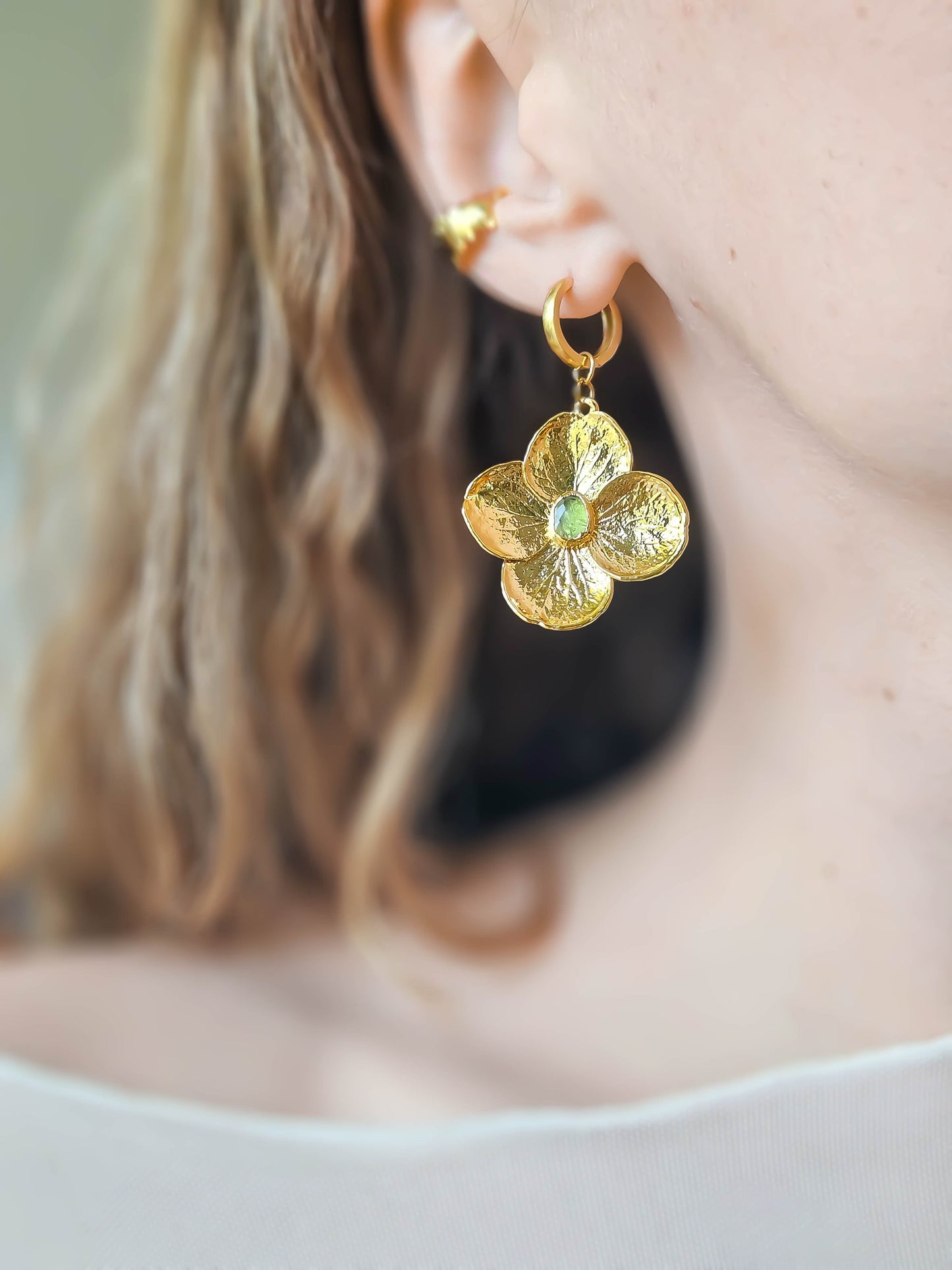 Boucle d'hortensia Péridot, doré