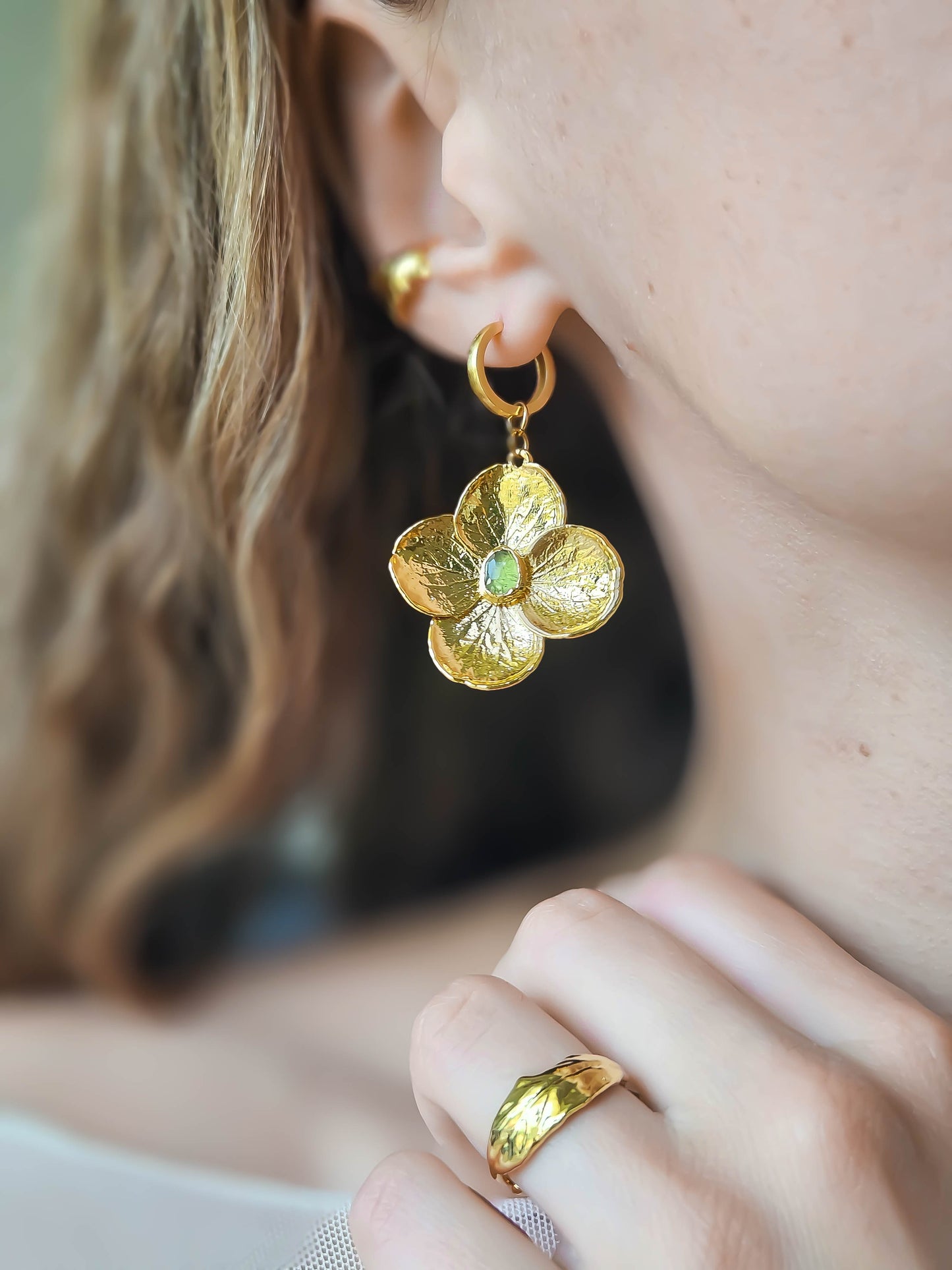 Boucle d'hortensia Péridot, doré