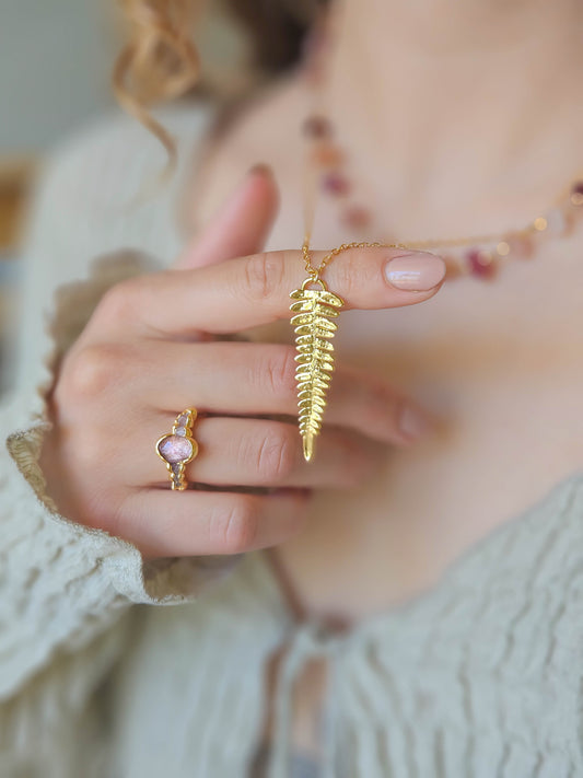 Colliers fougères, dorés