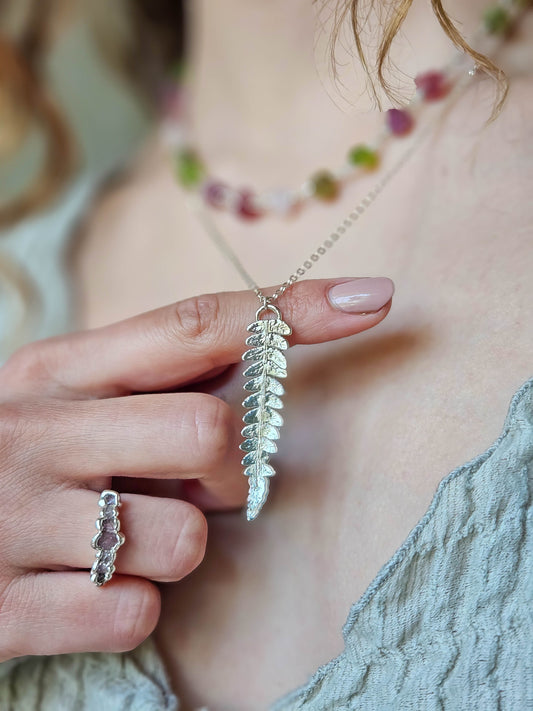 Colliers fougères, argentés