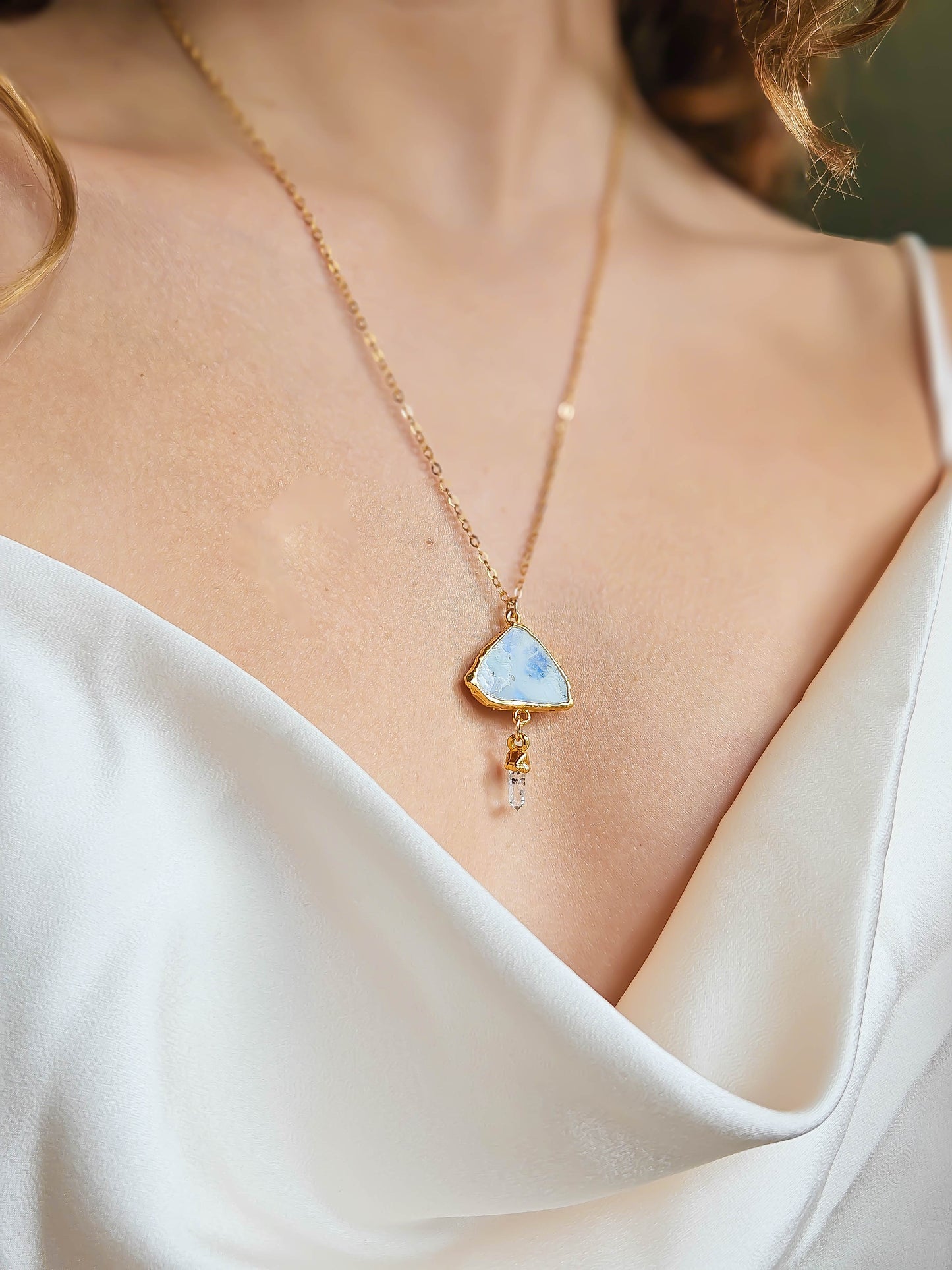 Collier Pierre de lune, dorée