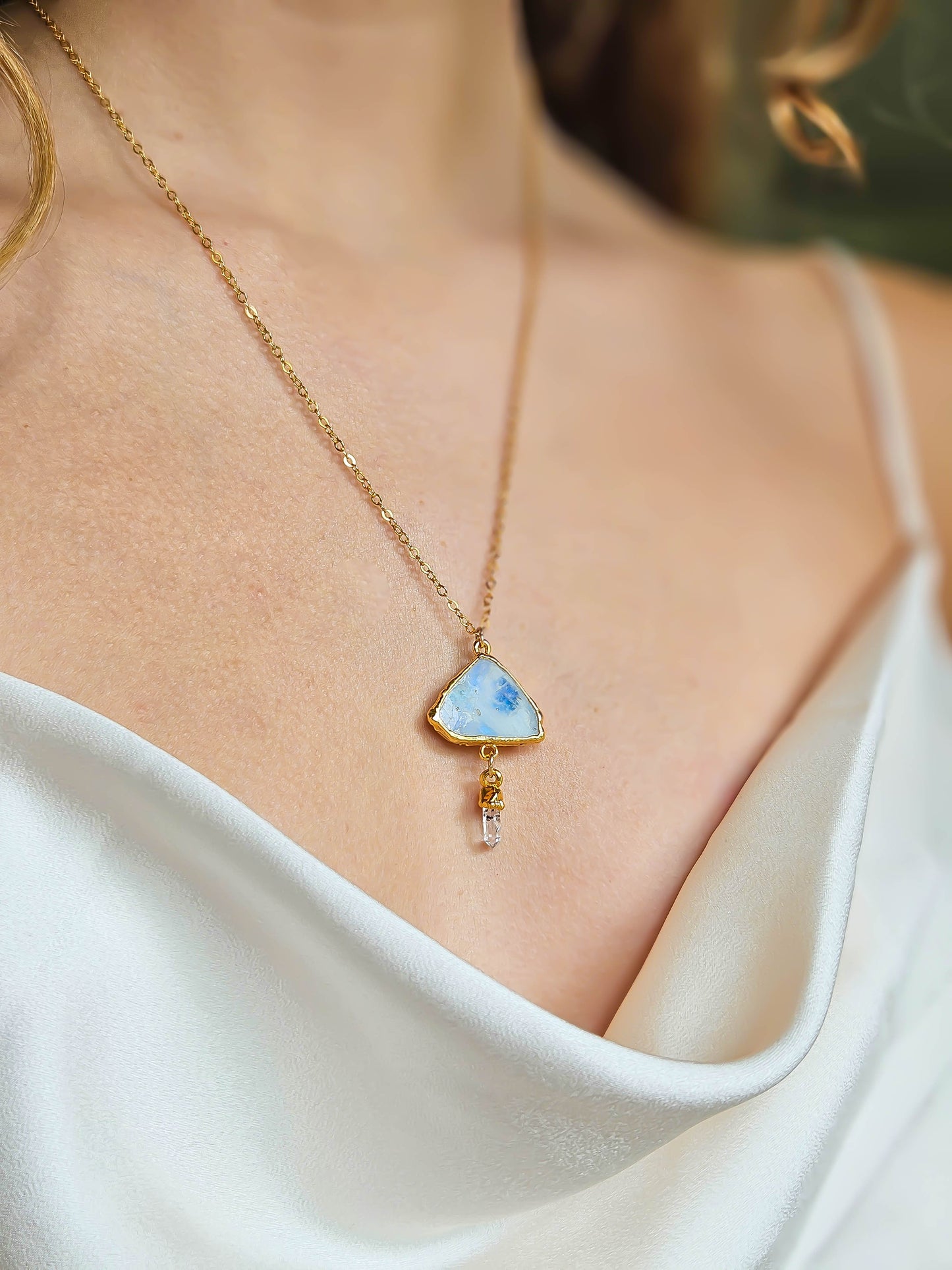 Collier Pierre de lune, dorée