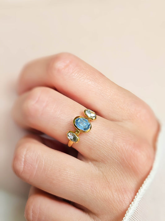 Bague cristal bleu, doré