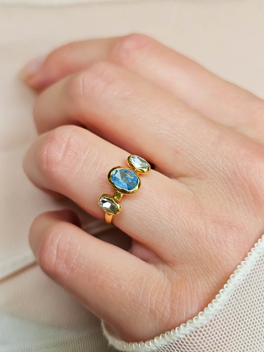 Bague cristal bleu, doré