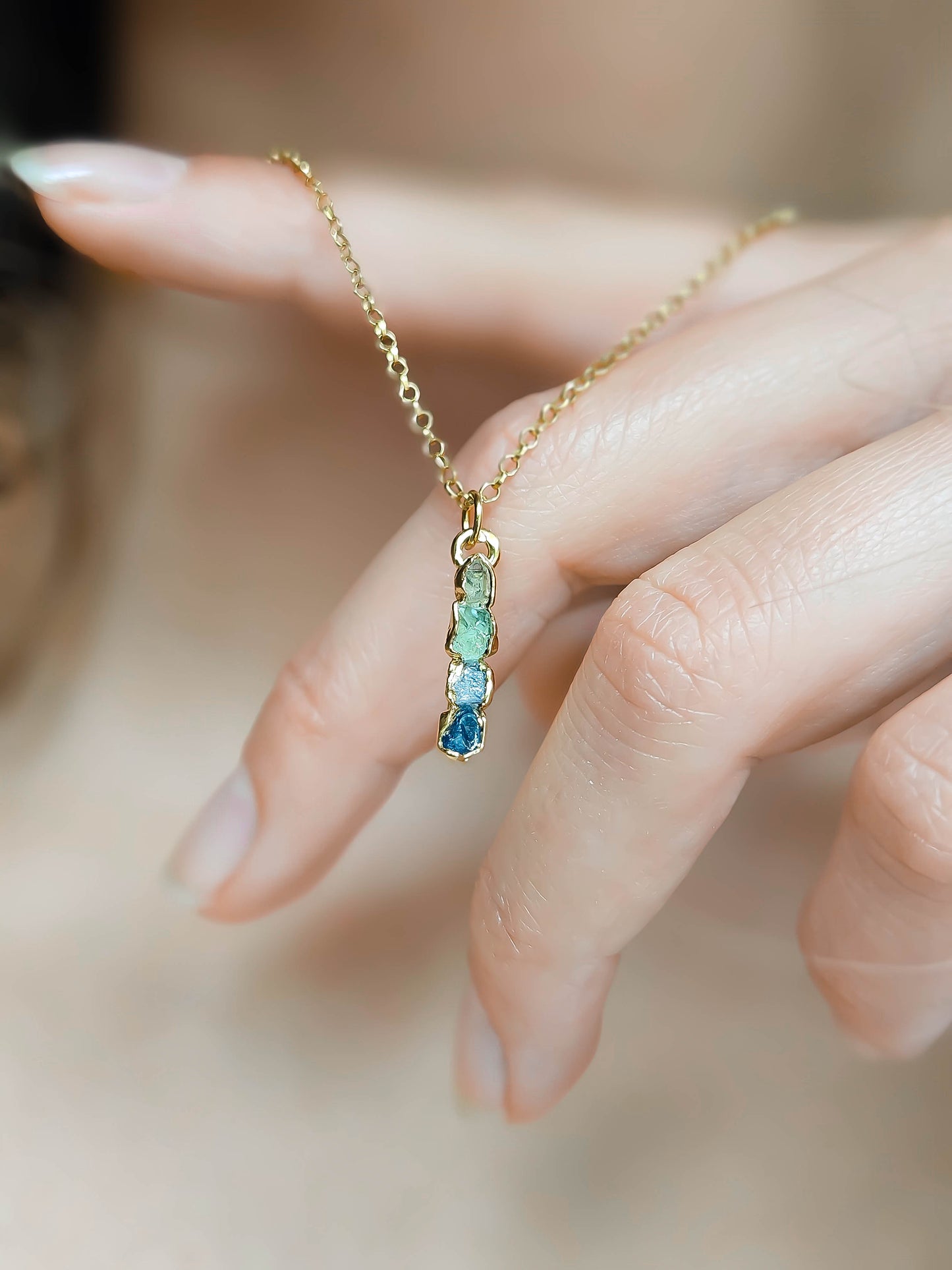 Collier pierres de naissance en plaqué or avec chaîne en or laminé