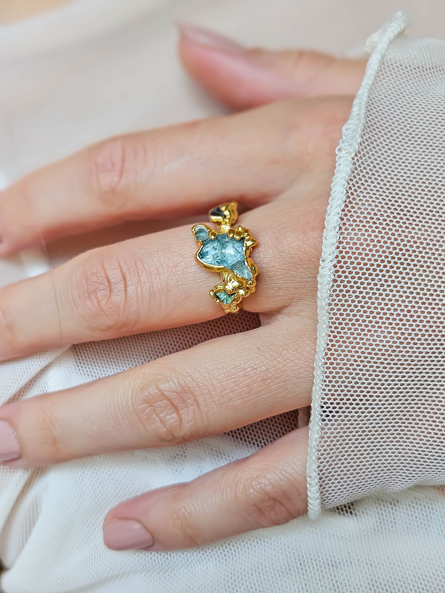 Bague corail, Or