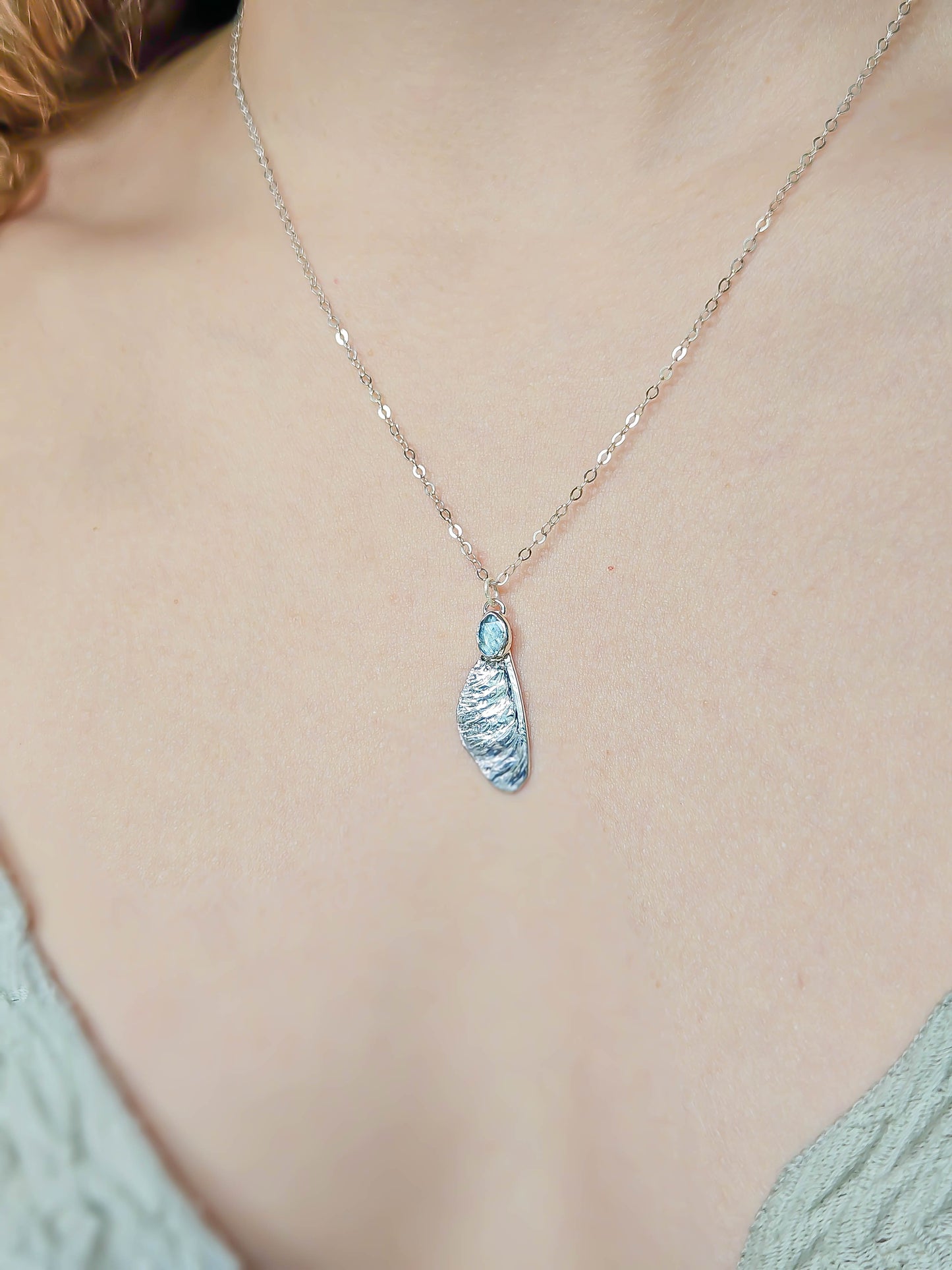 Collier samare argenté, tourmaline bleue