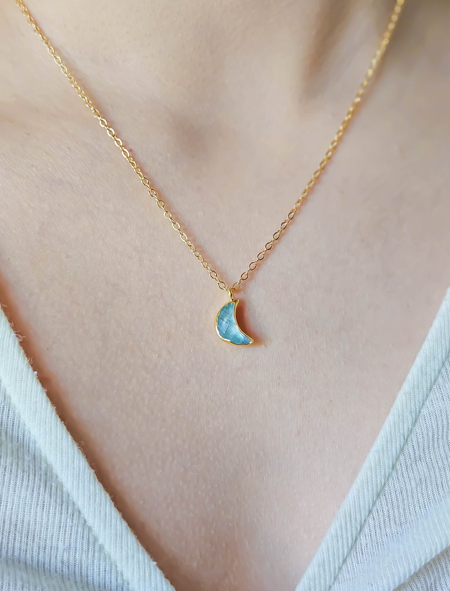 Collier lune en fluorite, doré