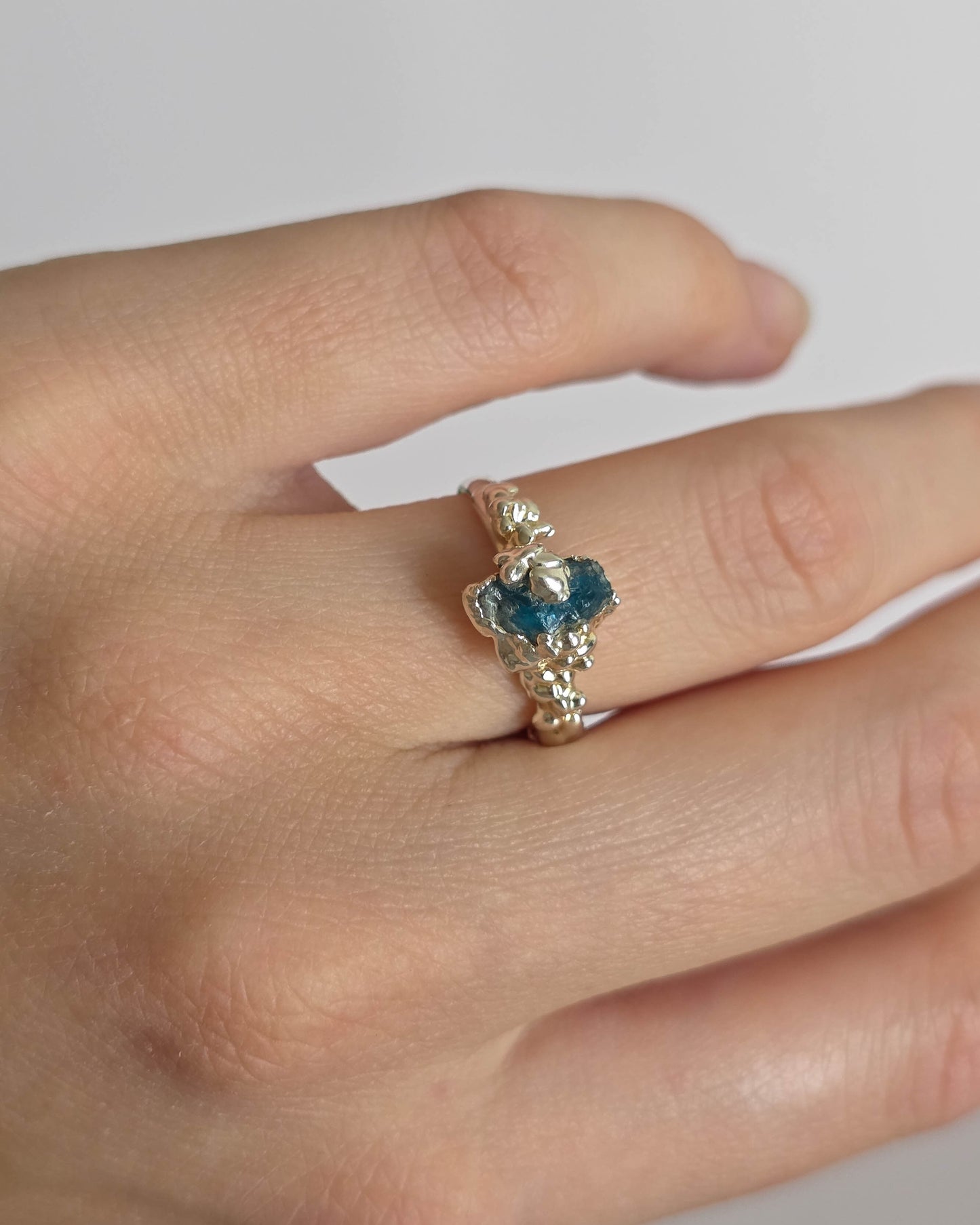 Bague Apatite bleue réglable T52-55