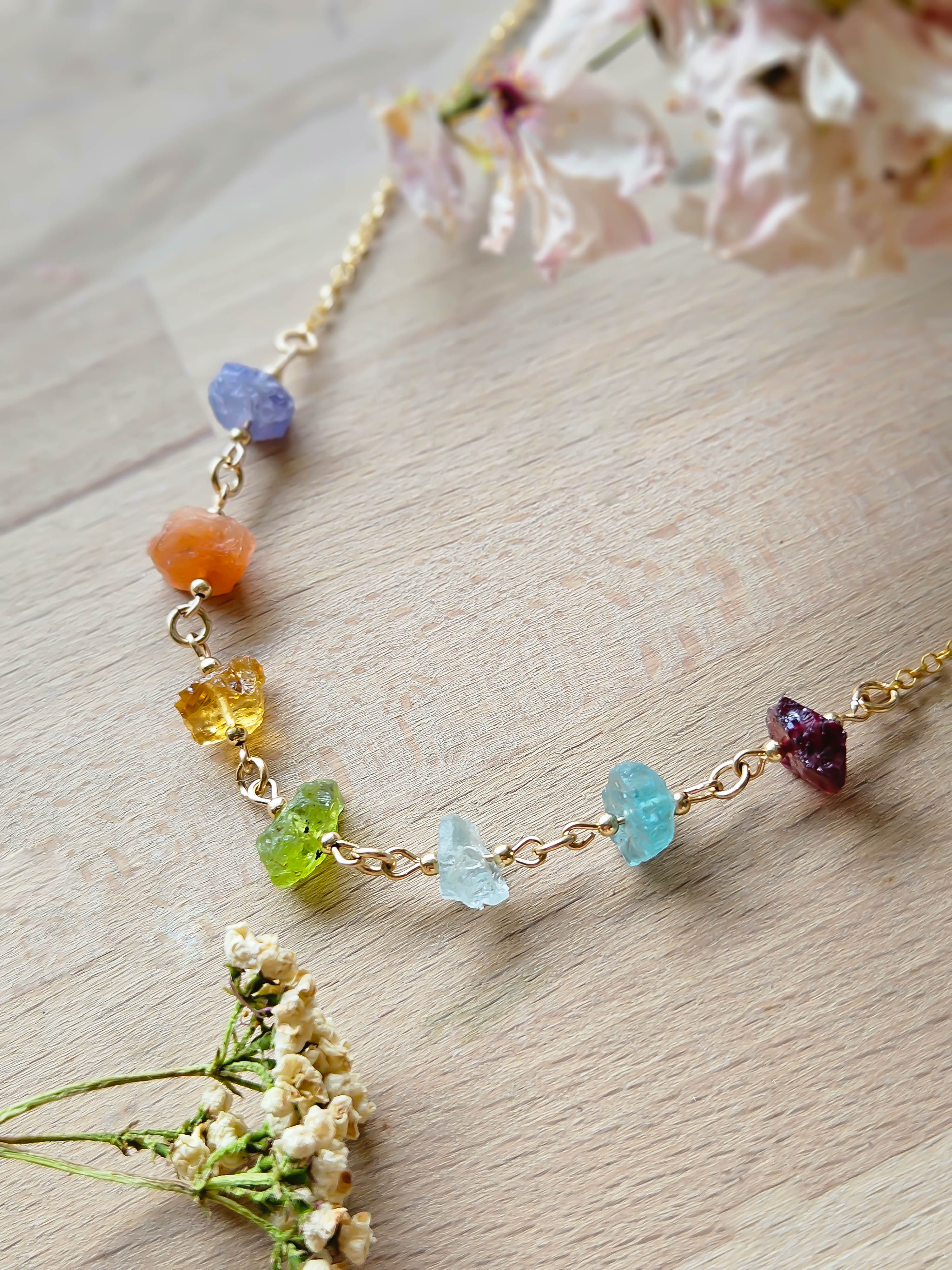 Jovono Collier Ras Du Cou Bohème Perles Dorées + Pendentif Cristal Coloré - Bijou Élégant Femme & Fille - Style Plage & Quotidien