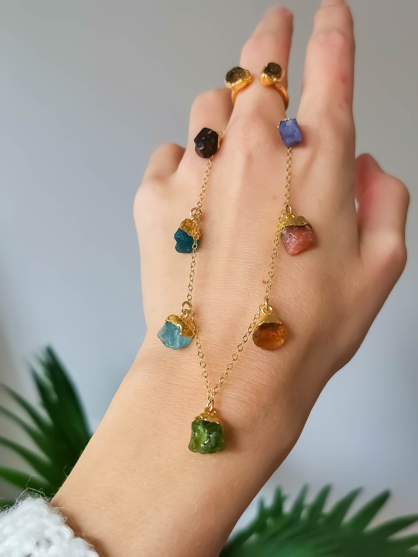 Collier doré 7 pierres brutes