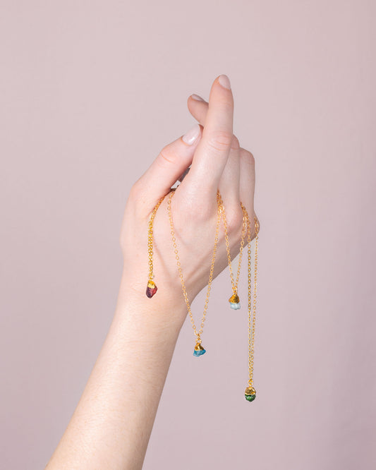 Pendentif en pierre naturelle brute finition or – Joyo Jewelry