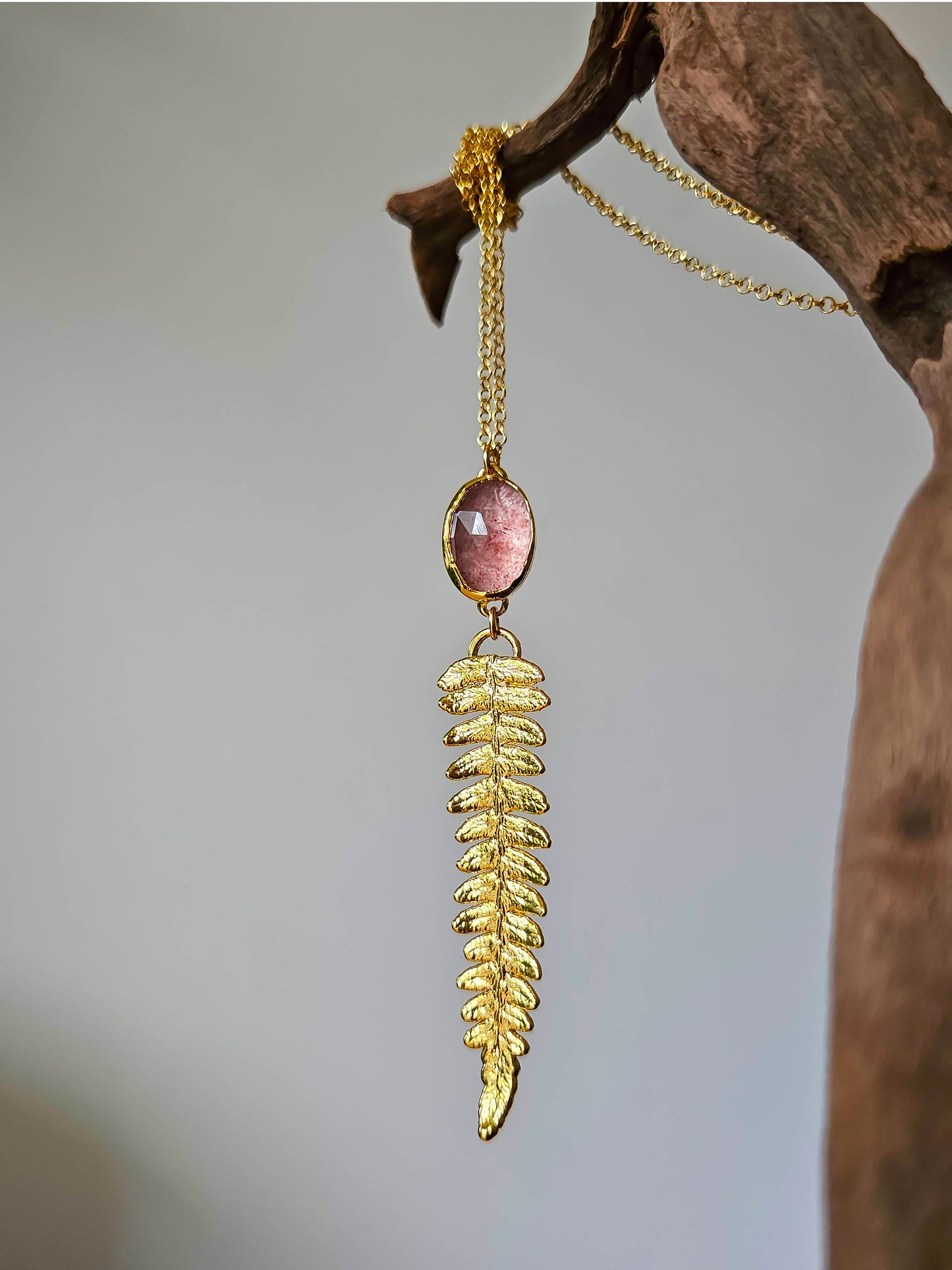 Collier fougère et Quartz fraise, doré