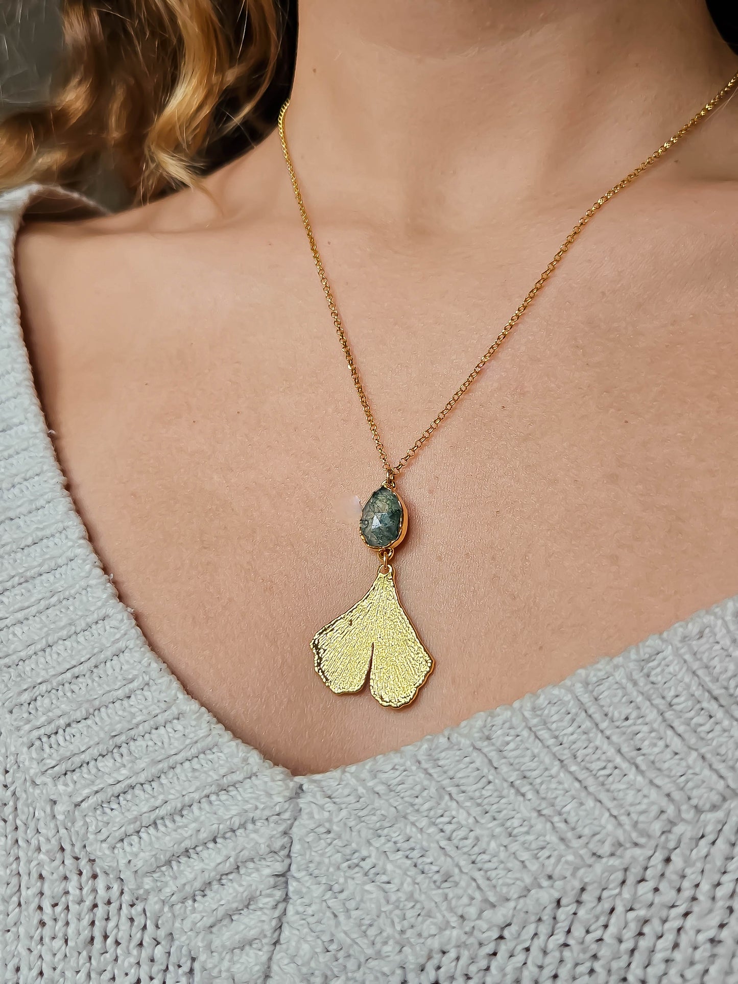 Collier gingko et agate mousse, dorée