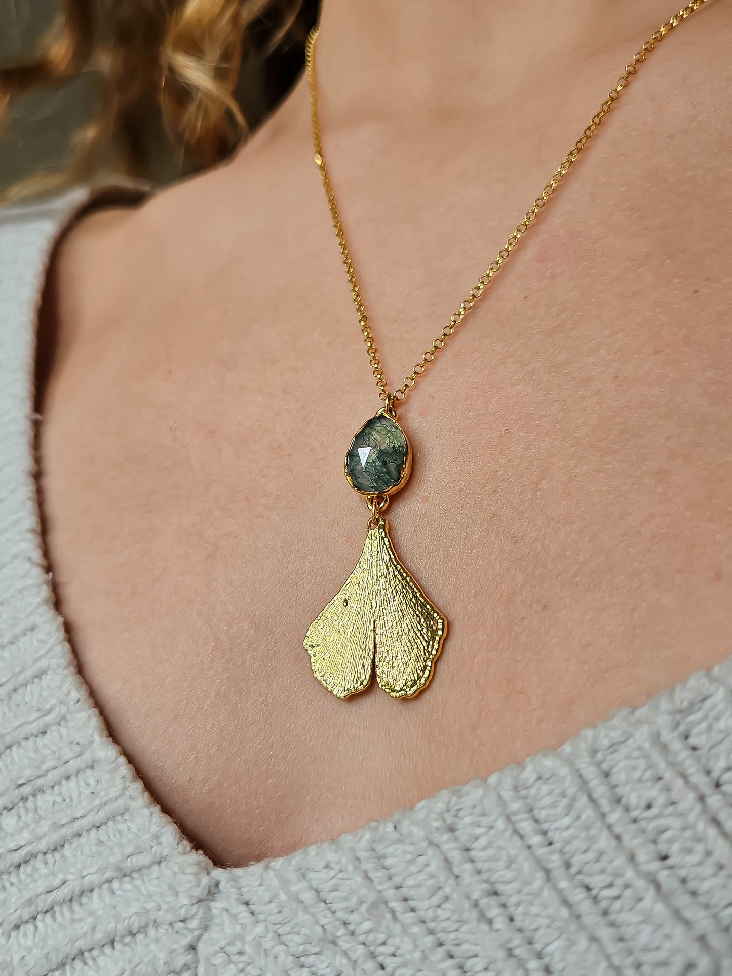 Collier gingko et agate mousse, dorée