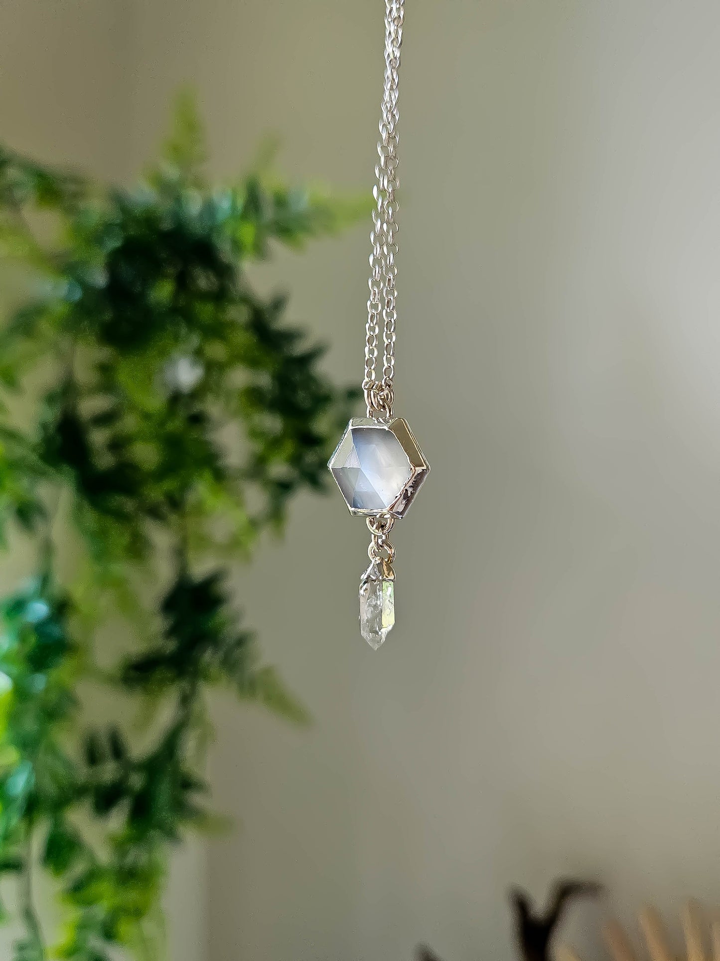 Collier argent pierre de lune blanche et pointe de quartz