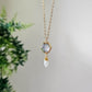 Collier or Pierre de lune grise et pointe de quartz