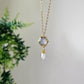 Collier or Pierre de lune grise et pointe de quartz