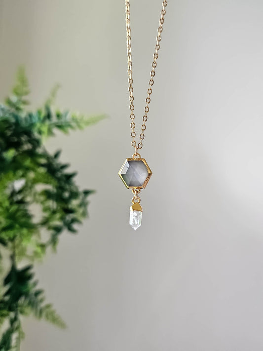 Collier or Pierre de lune grise et pointe de quartz