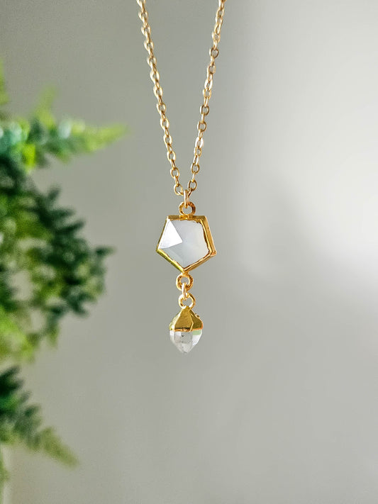 Collier or Pierre de lune grise et pointe de quartz