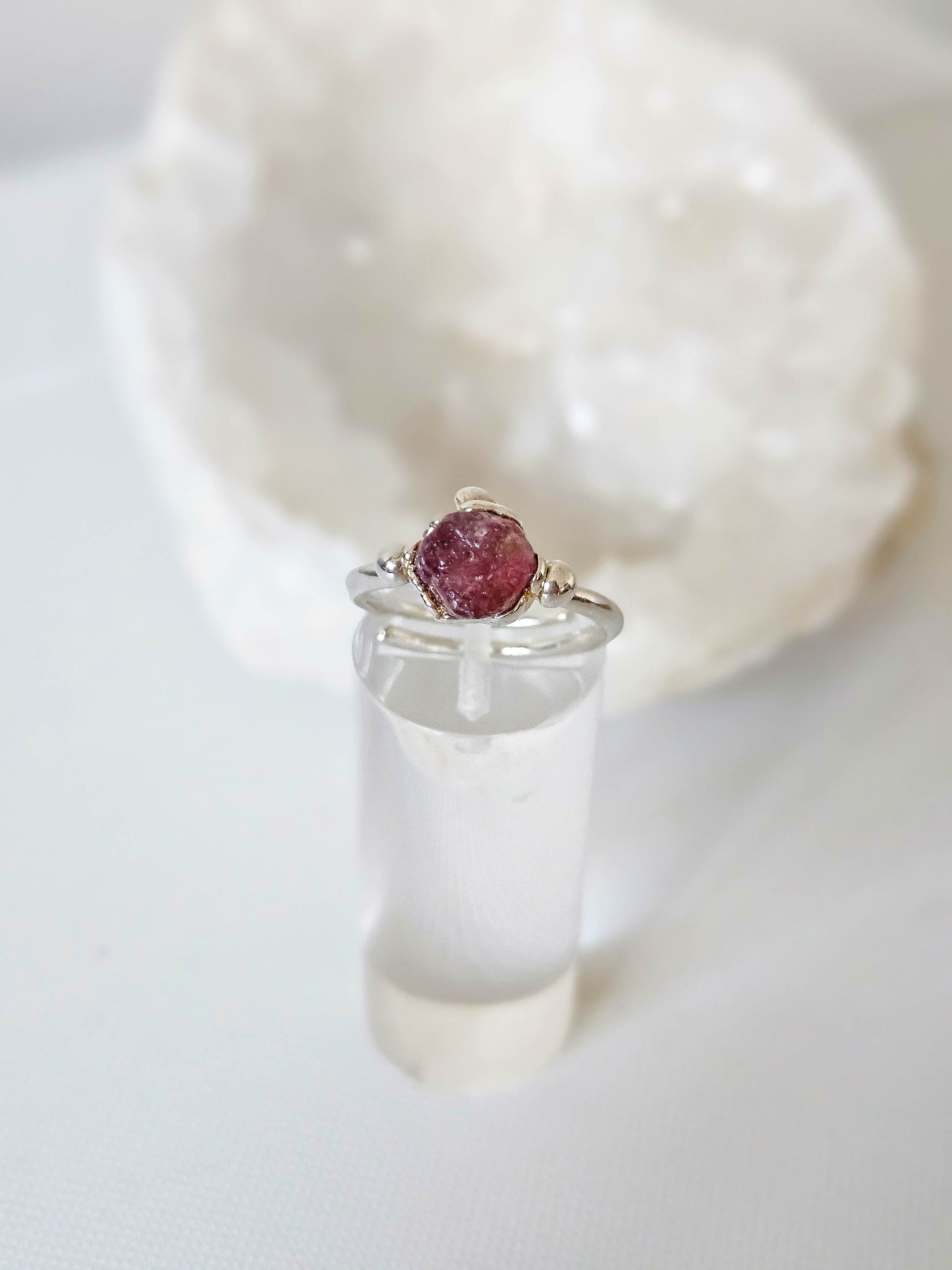 Bague argentée en Quartz fraise