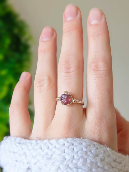 Bague argentée en Quartz fraise