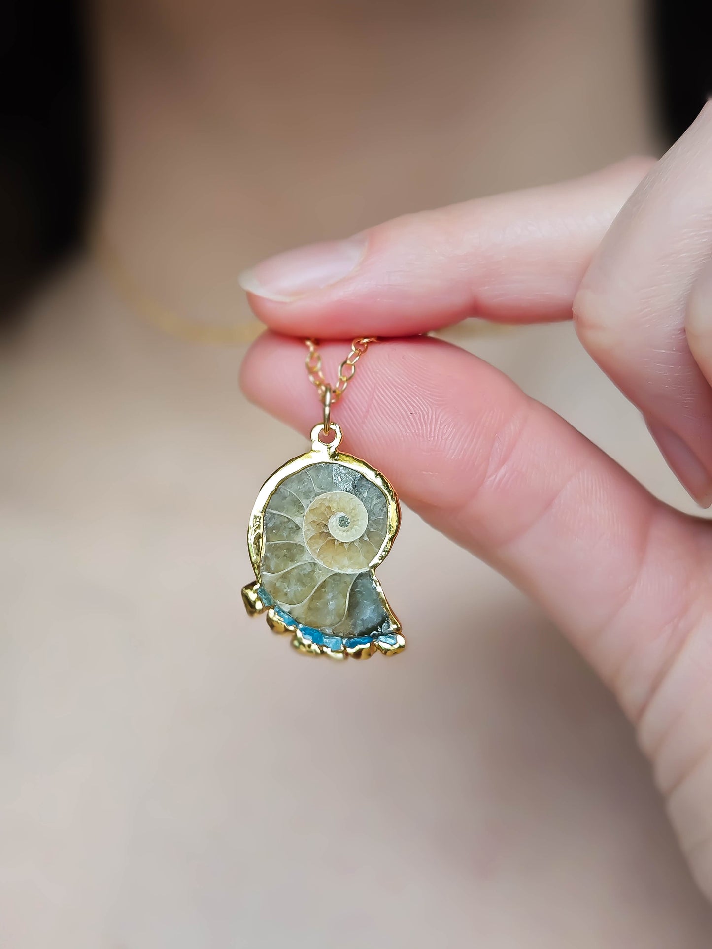 Collier Ammonite et Apatite, doré