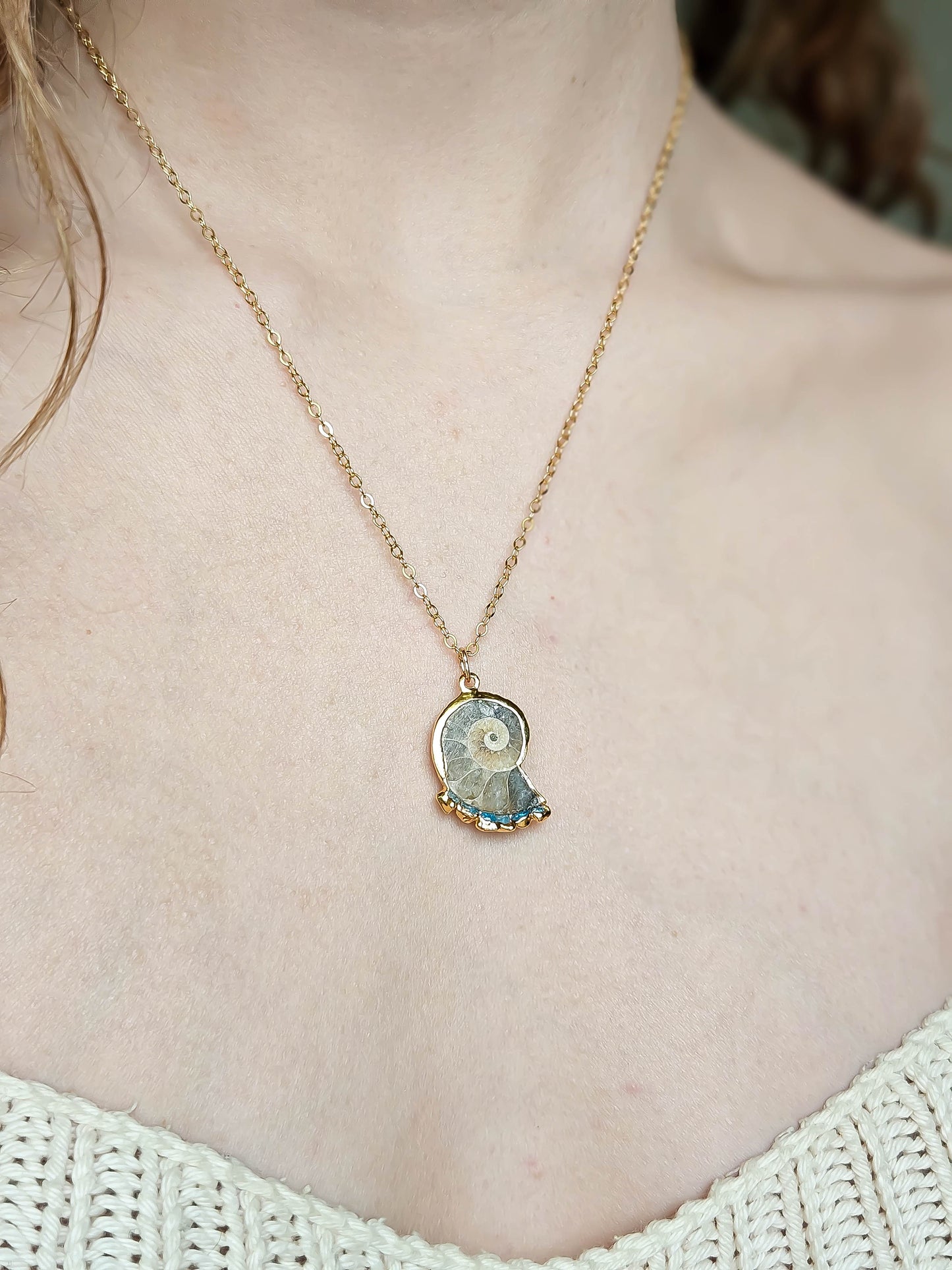 Collier Ammonite et Apatite, doré