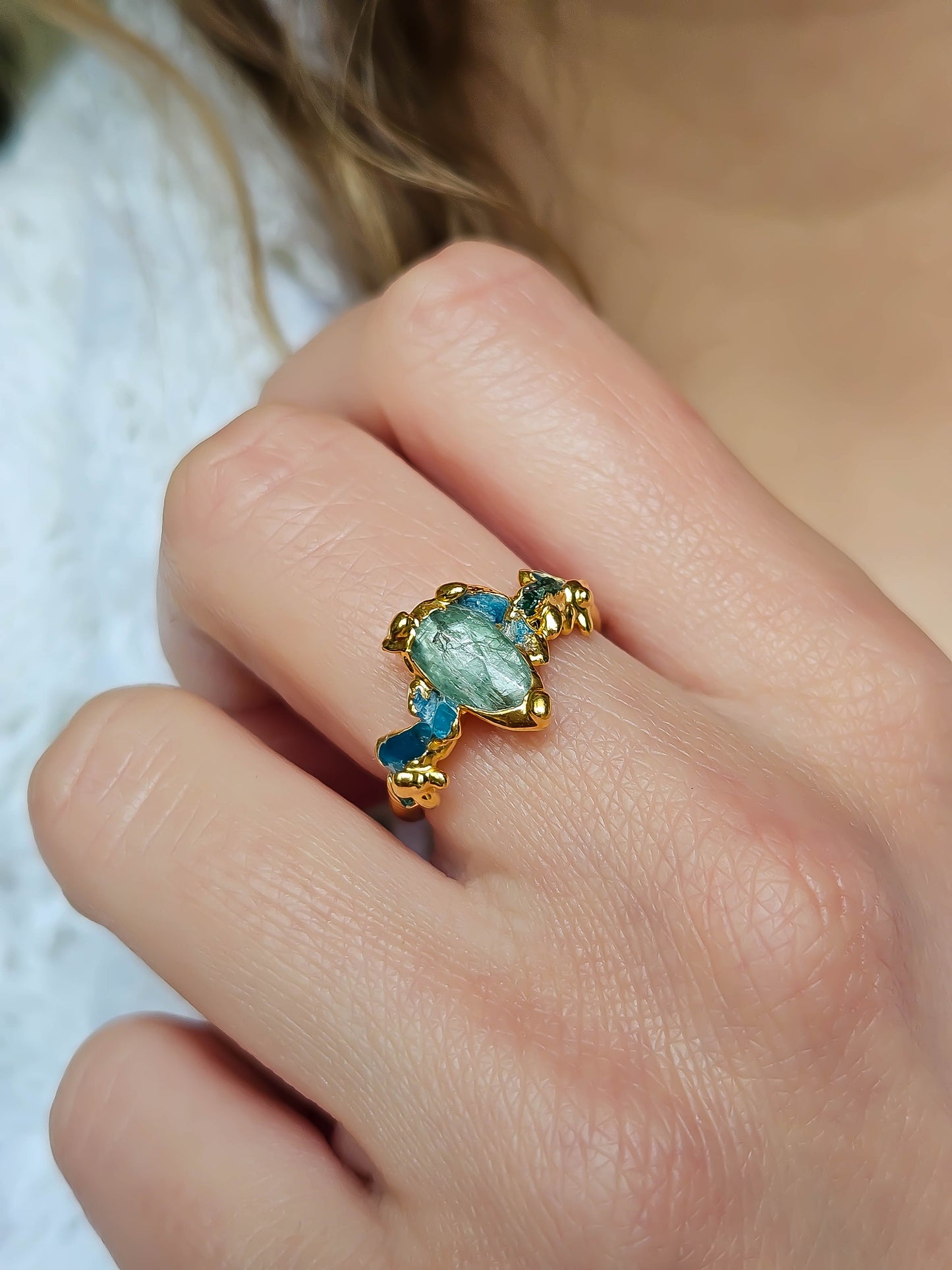 Bague corail & Kyanite dorée