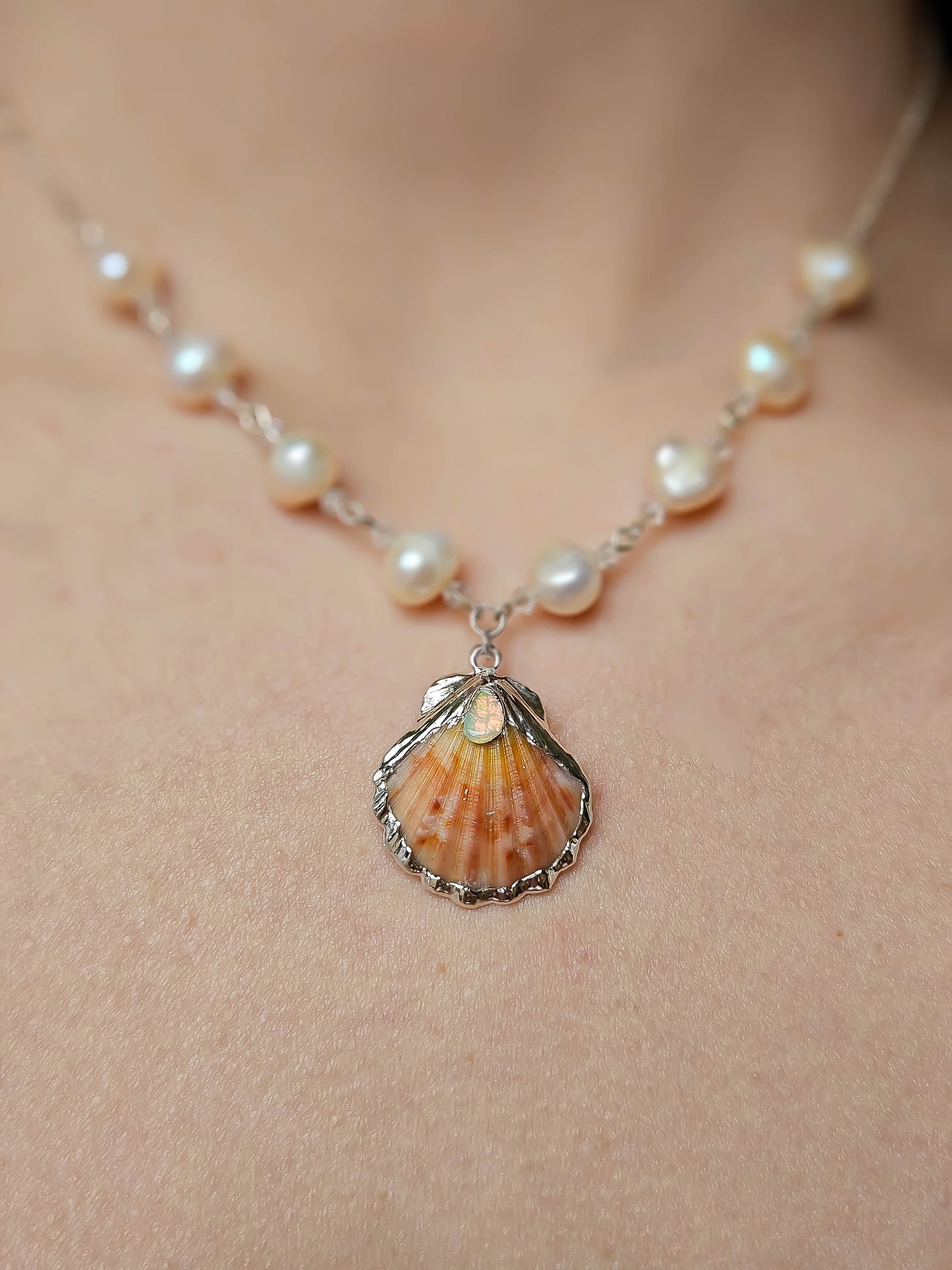 Collier perles d'eau douce et coquillage argenté