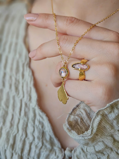 Collier Ginkgo et Quartz fraise, doré