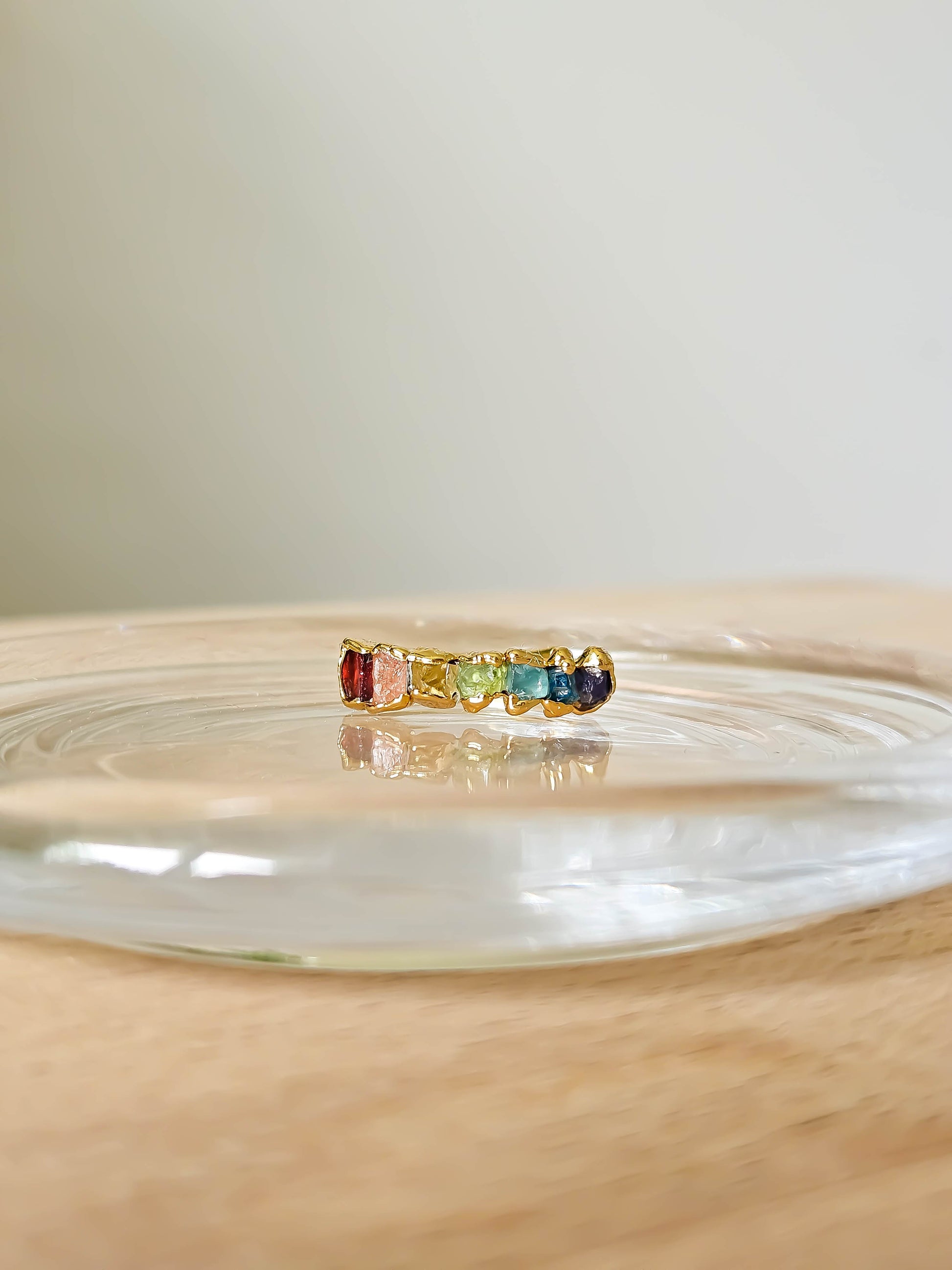 Bague aux 7 pierres brutes naturelles, création JOYO à composer selon vos envies