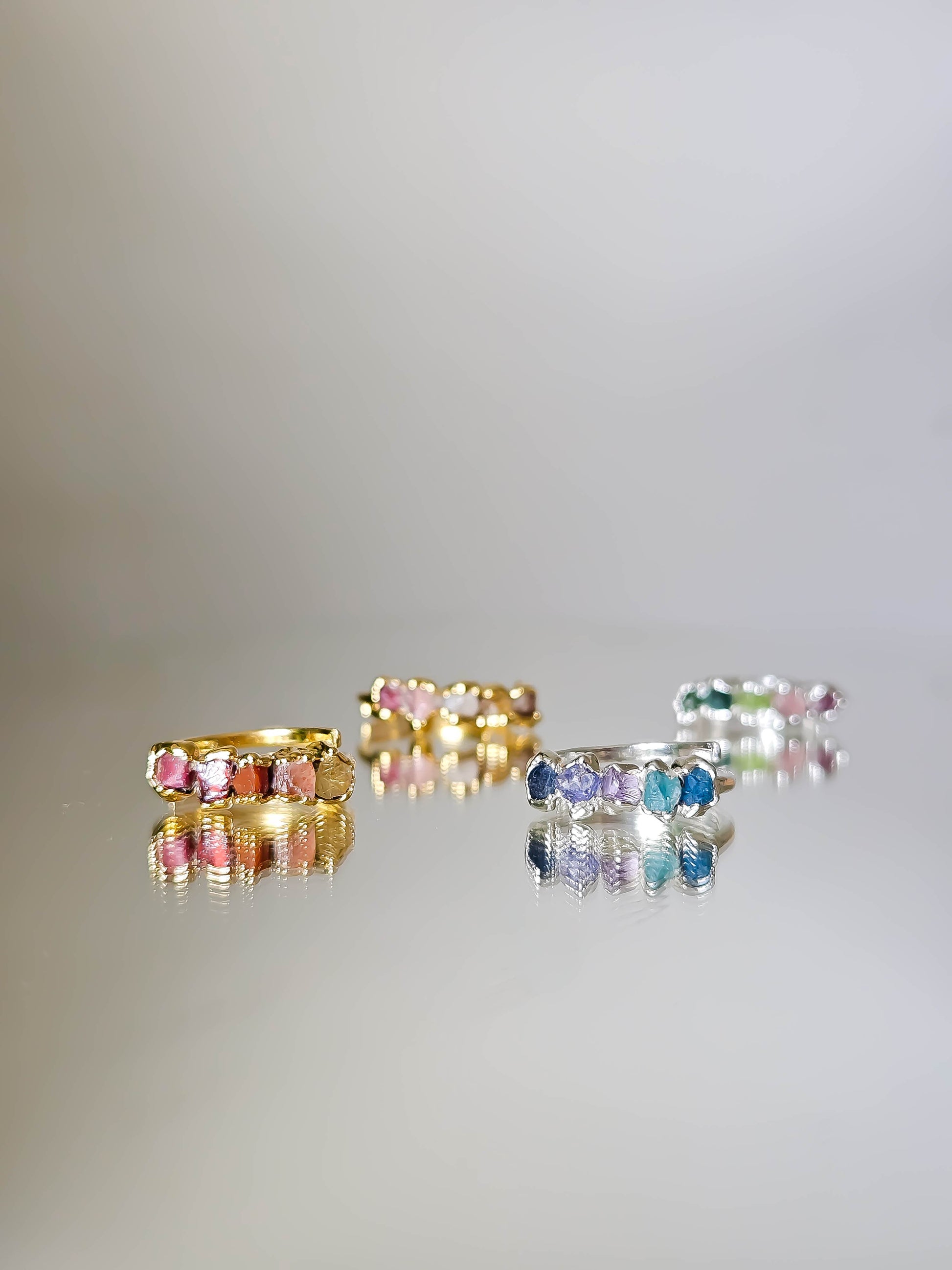 Bague Saisons composée de 5 pierres naturelles brutes
