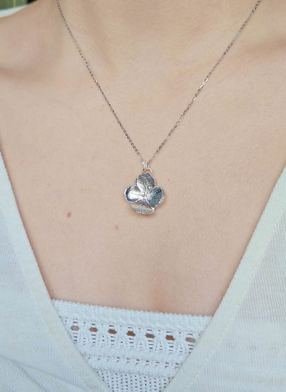 Collier Hortensia argenté