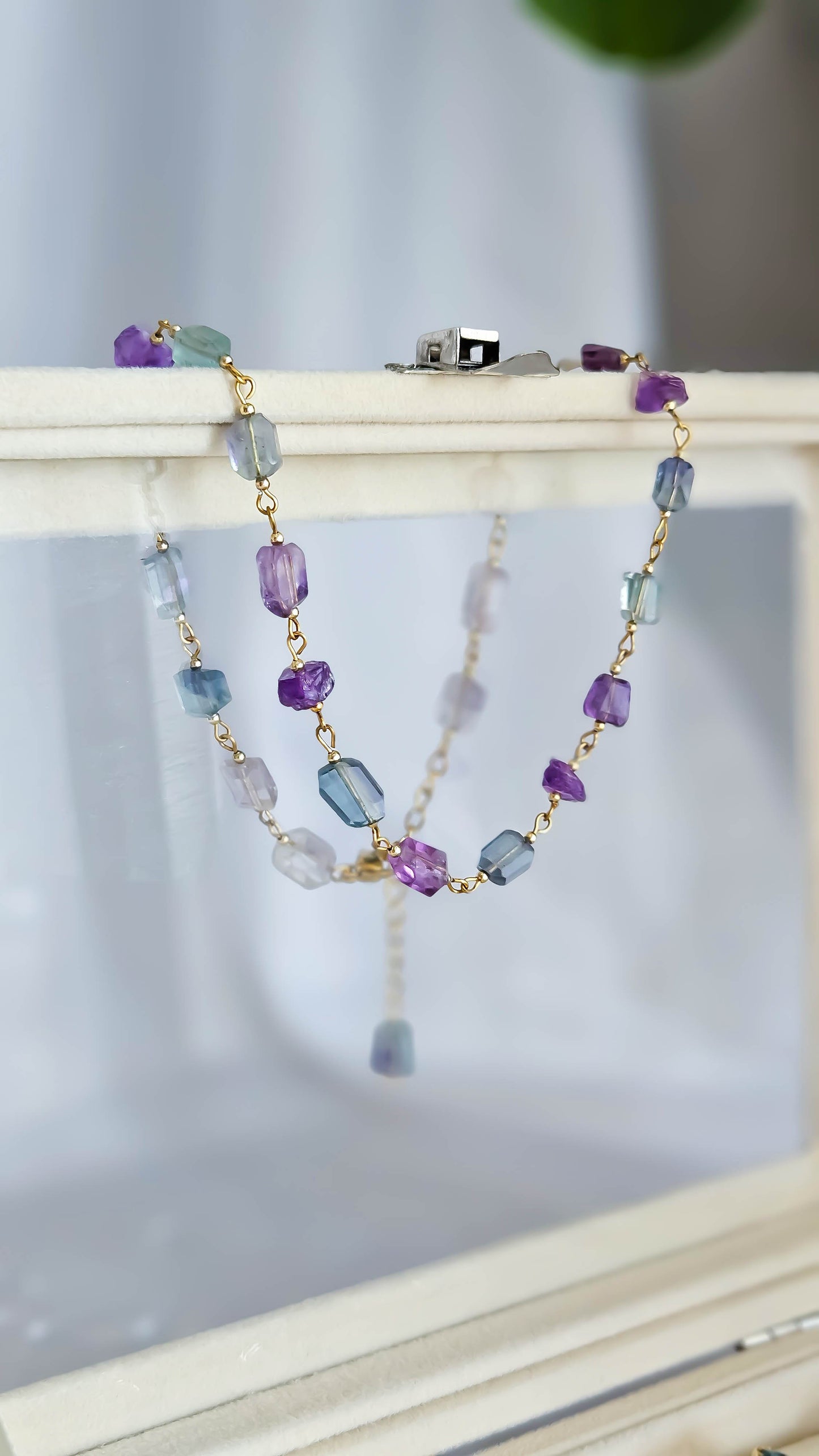 Collier en fluorite bleue & violette, doré