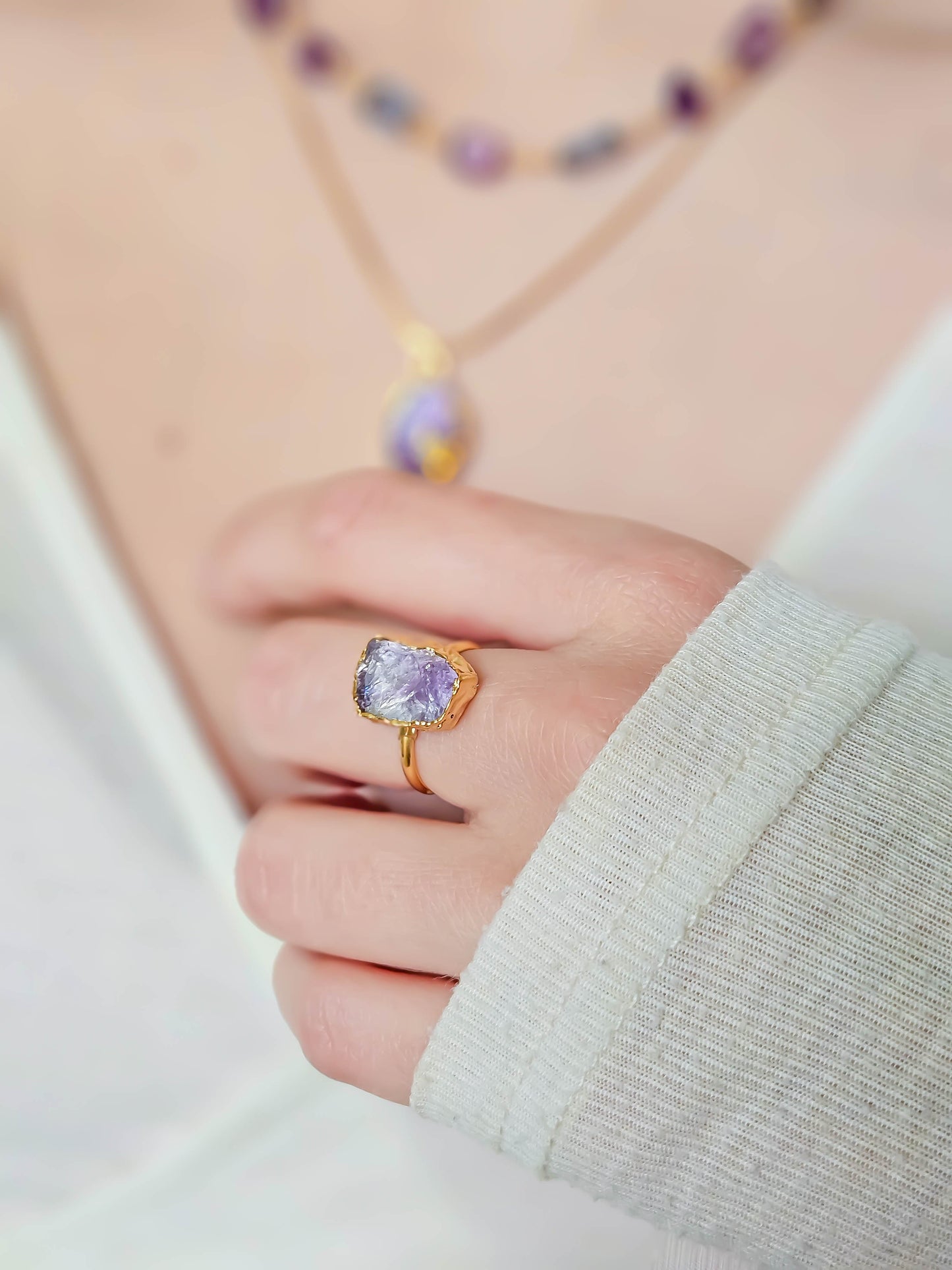 Collier améthyste brute, dorée