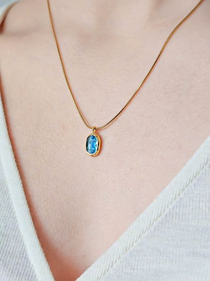 Collier en Kyanite bleue , doré