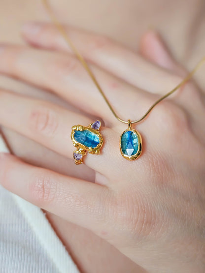 Collier en Kyanite bleue , doré