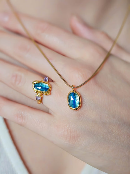 Collier en Kyanite bleue , doré