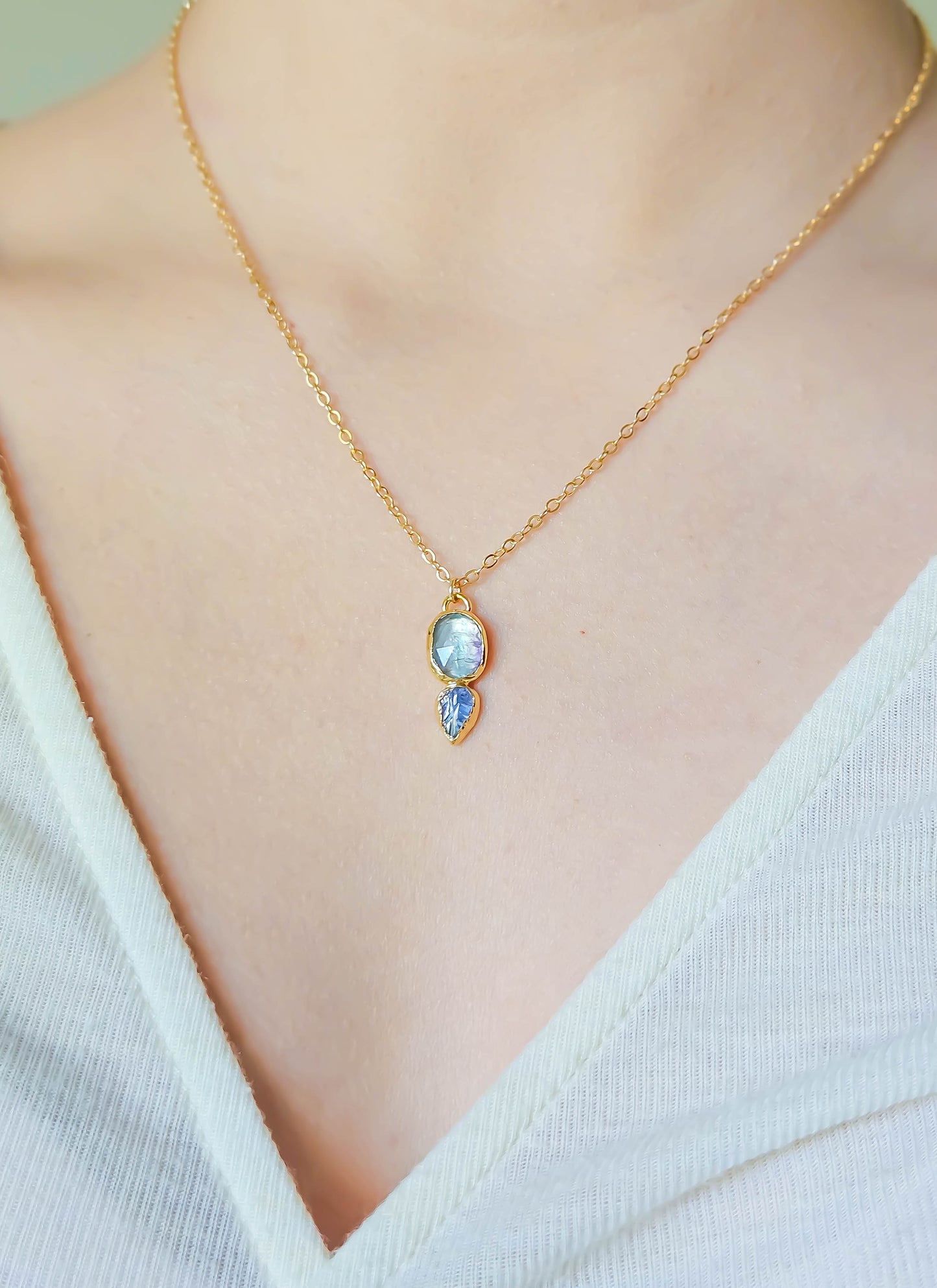 Collier en fluorite et tanzanite, doré